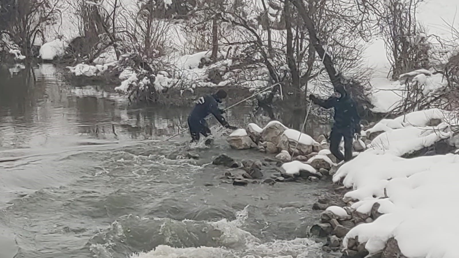 Dalgıçlar Karasu’da kayıp öğretmeni arıyor
