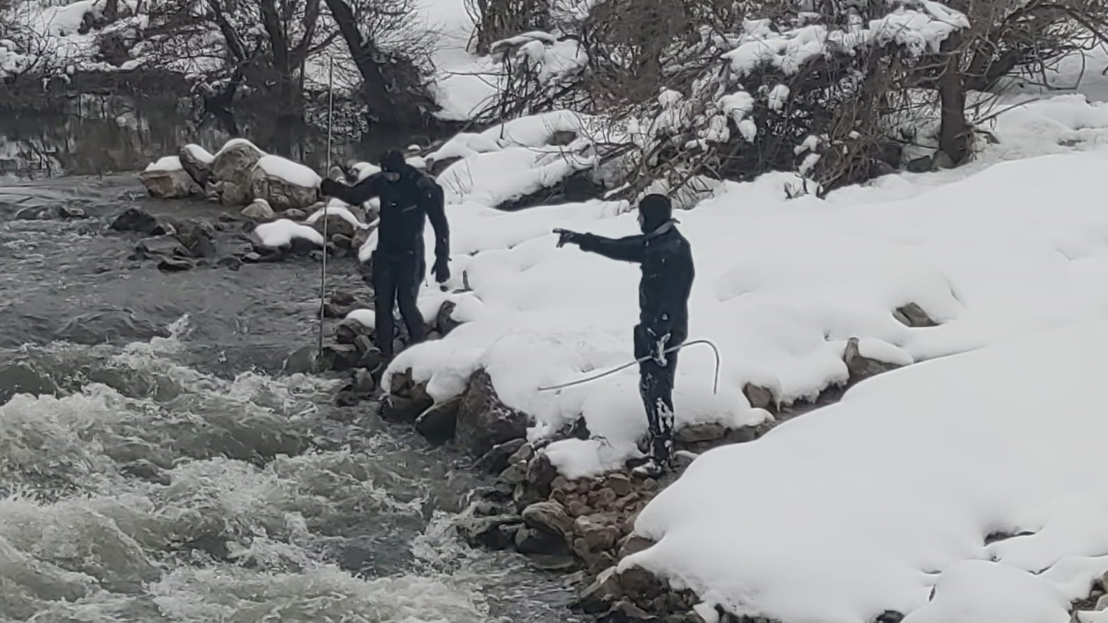 Dalgıçlar Karasu’da kayıp öğretmeni arıyor
