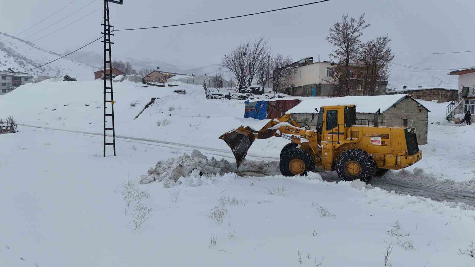 Bitlis’te 107 köy yolu ulaşıma açıldı
