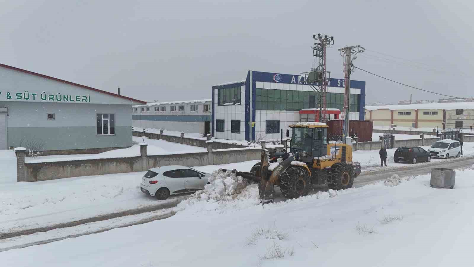 Bitlis’te 107 köy yolu ulaşıma açıldı
