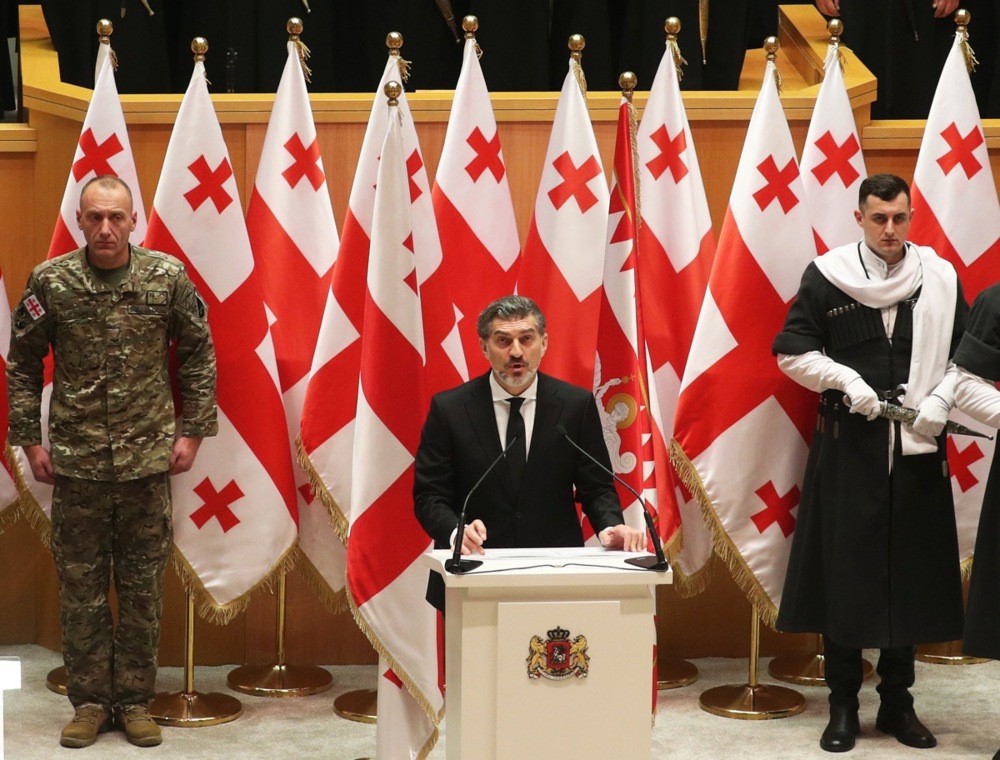 Gürcistan’da yeni Cumhurbaşkanı Kavelaşvili protestoların gölgesinde yemin etti
