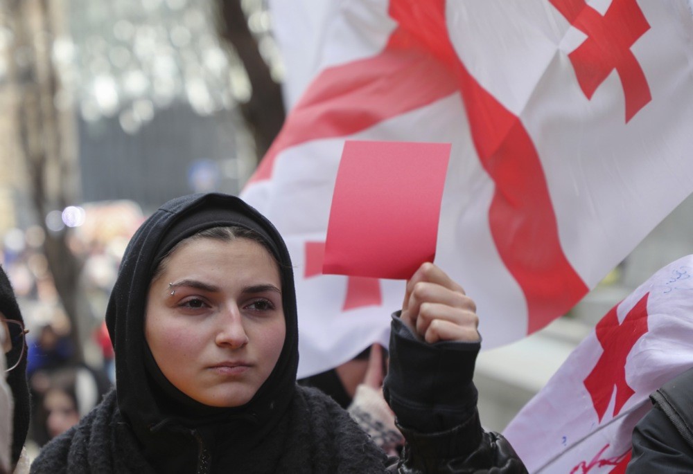 Gürcistan’da yeni Cumhurbaşkanı Kavelaşvili protestoların gölgesinde yemin etti
