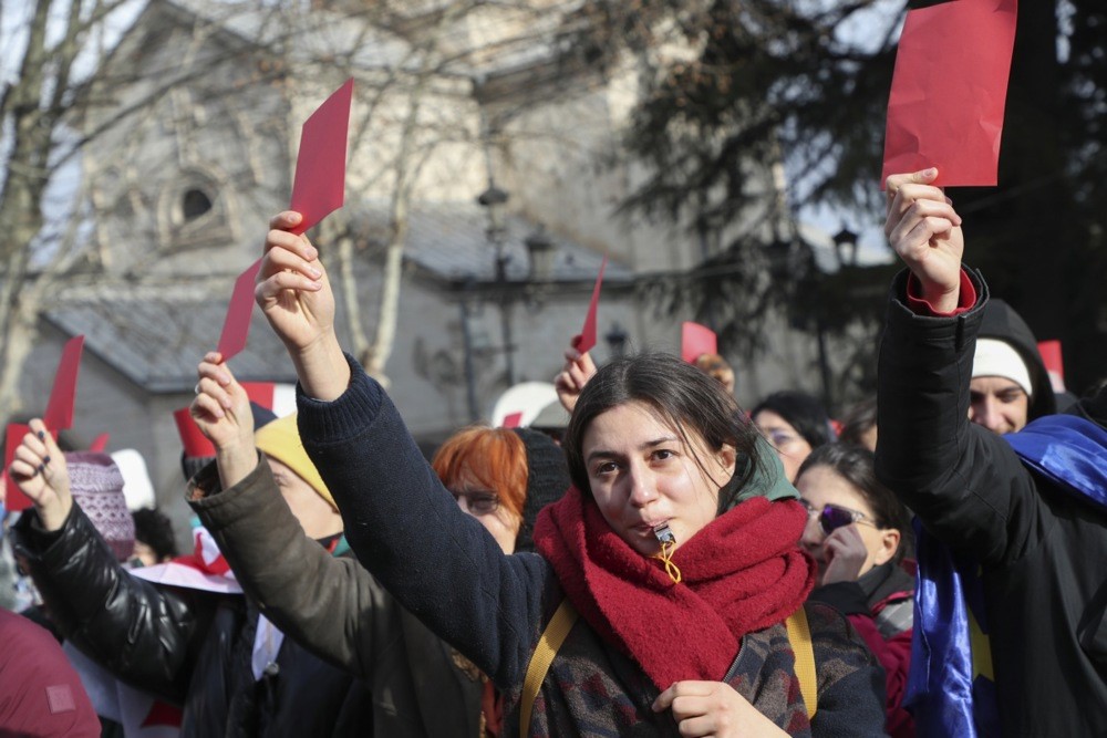 Gürcistan’da yeni Cumhurbaşkanı Kavelaşvili protestoların gölgesinde yemin etti
