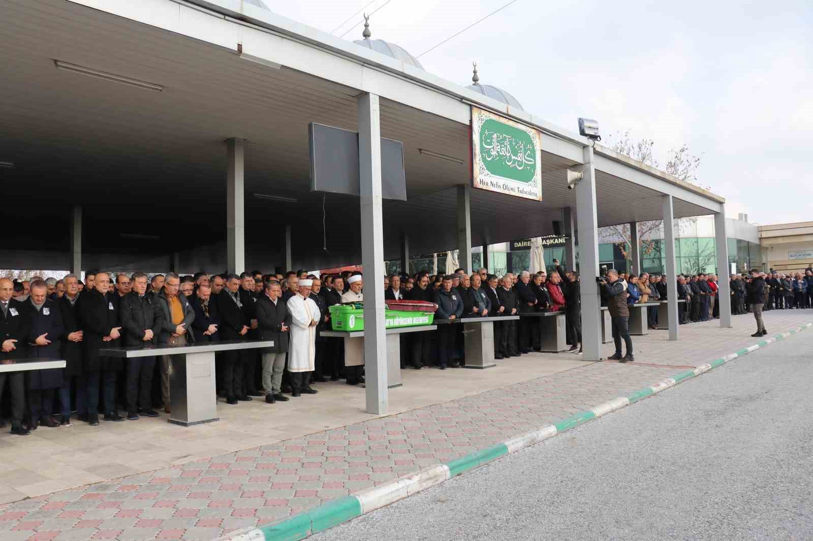 CHP Genel Başkanı Özel, Malatya’da cenaze törenine katıldı
