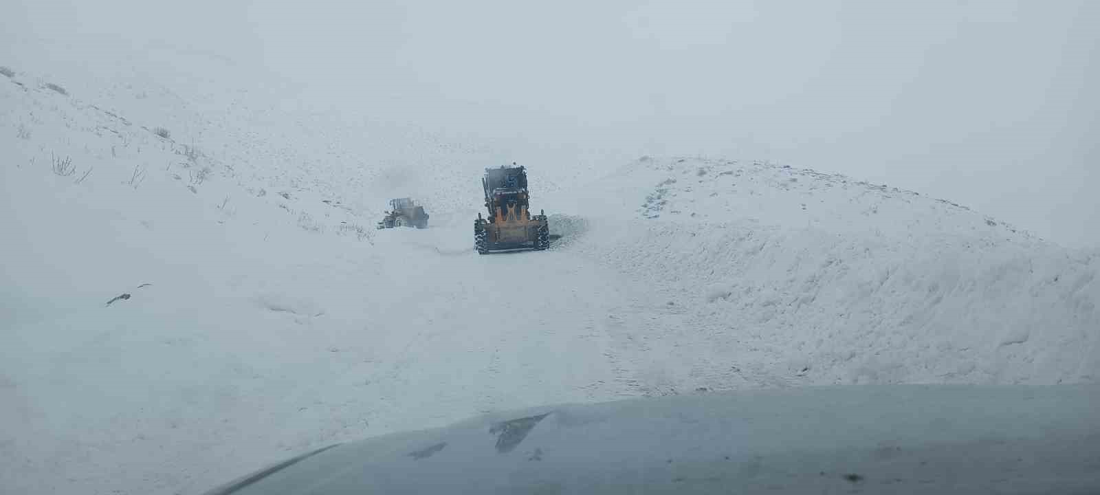 Siirt’te kar nedeniyle kapalı olan 28 köy yolu ulaşıma açıldı
