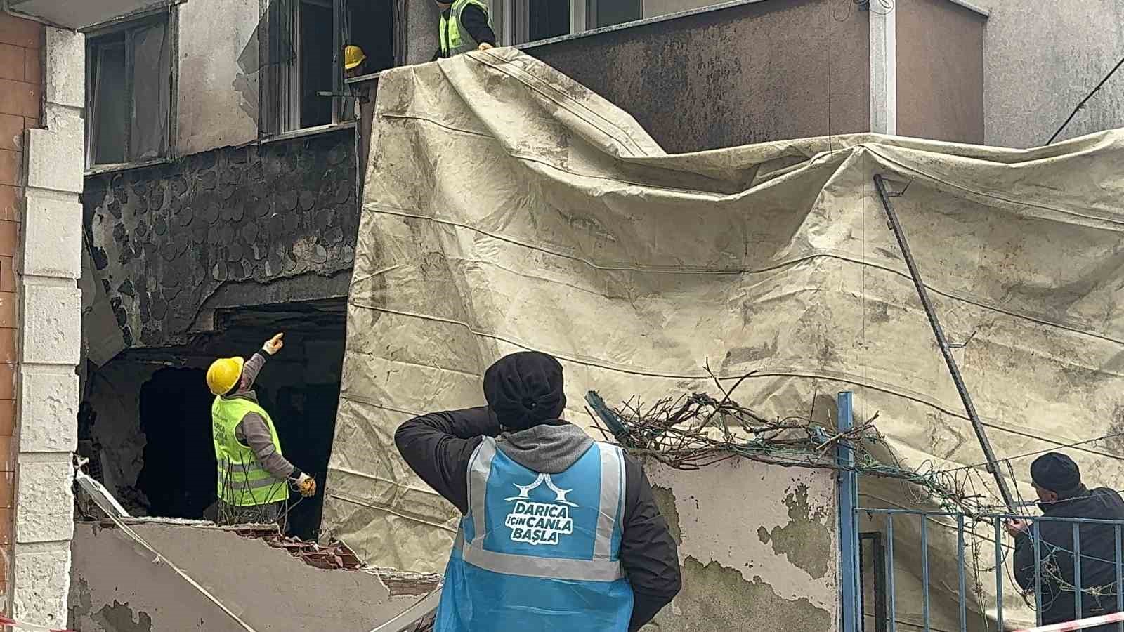 Patlamanın meydana geldiği binada hasarın şiddeti ortaya çıktı
