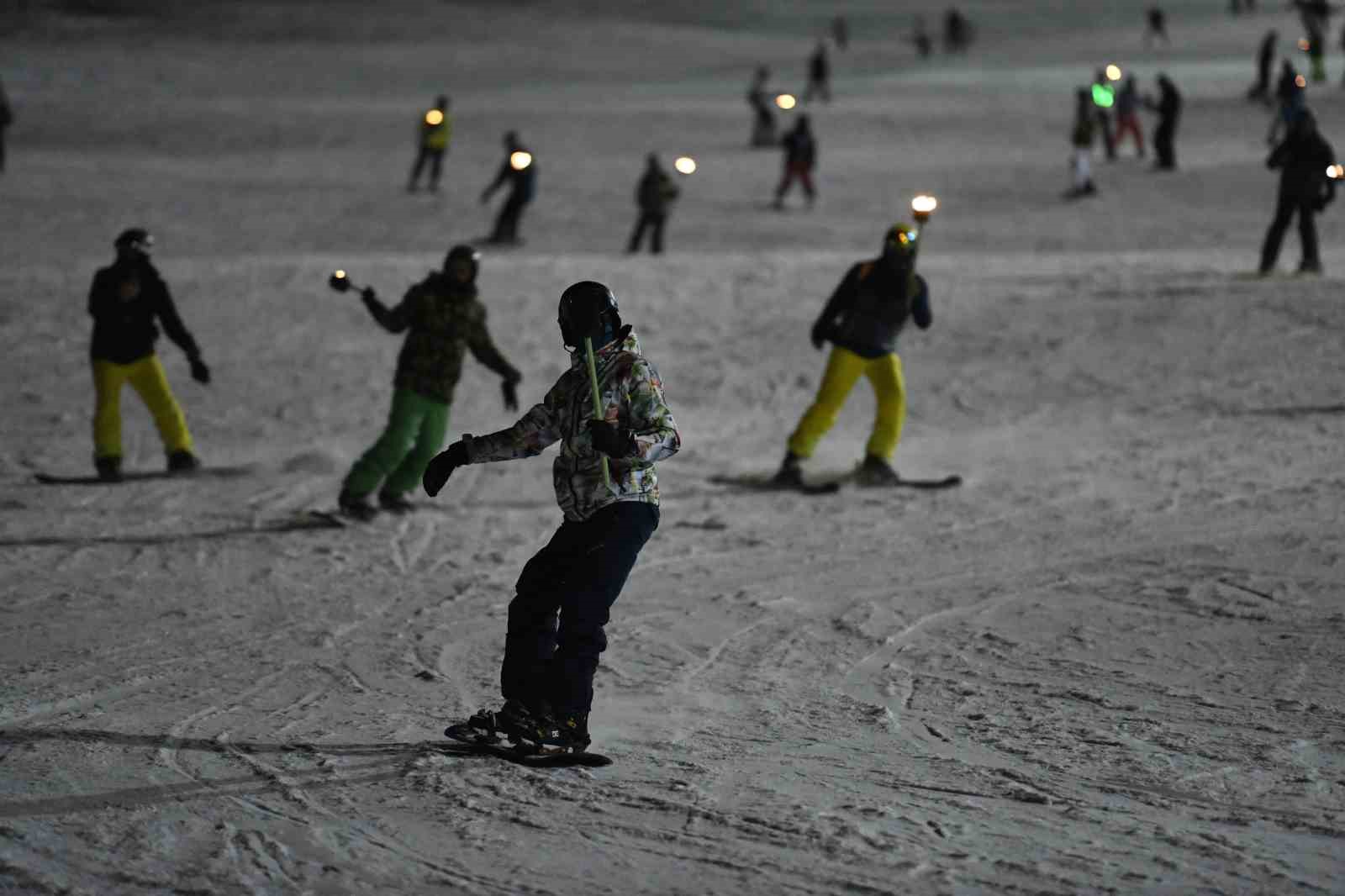 Erciyes’te gece kayağı başladı
