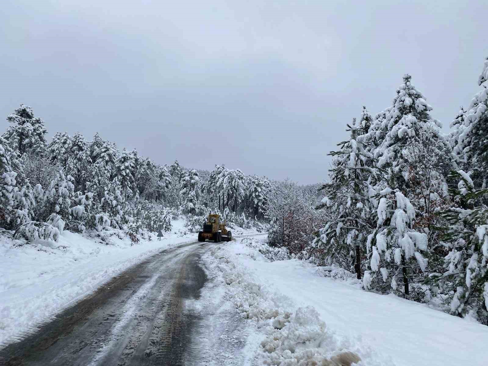 Balıkesir’de Büyükşehir’den kar mesaisi
