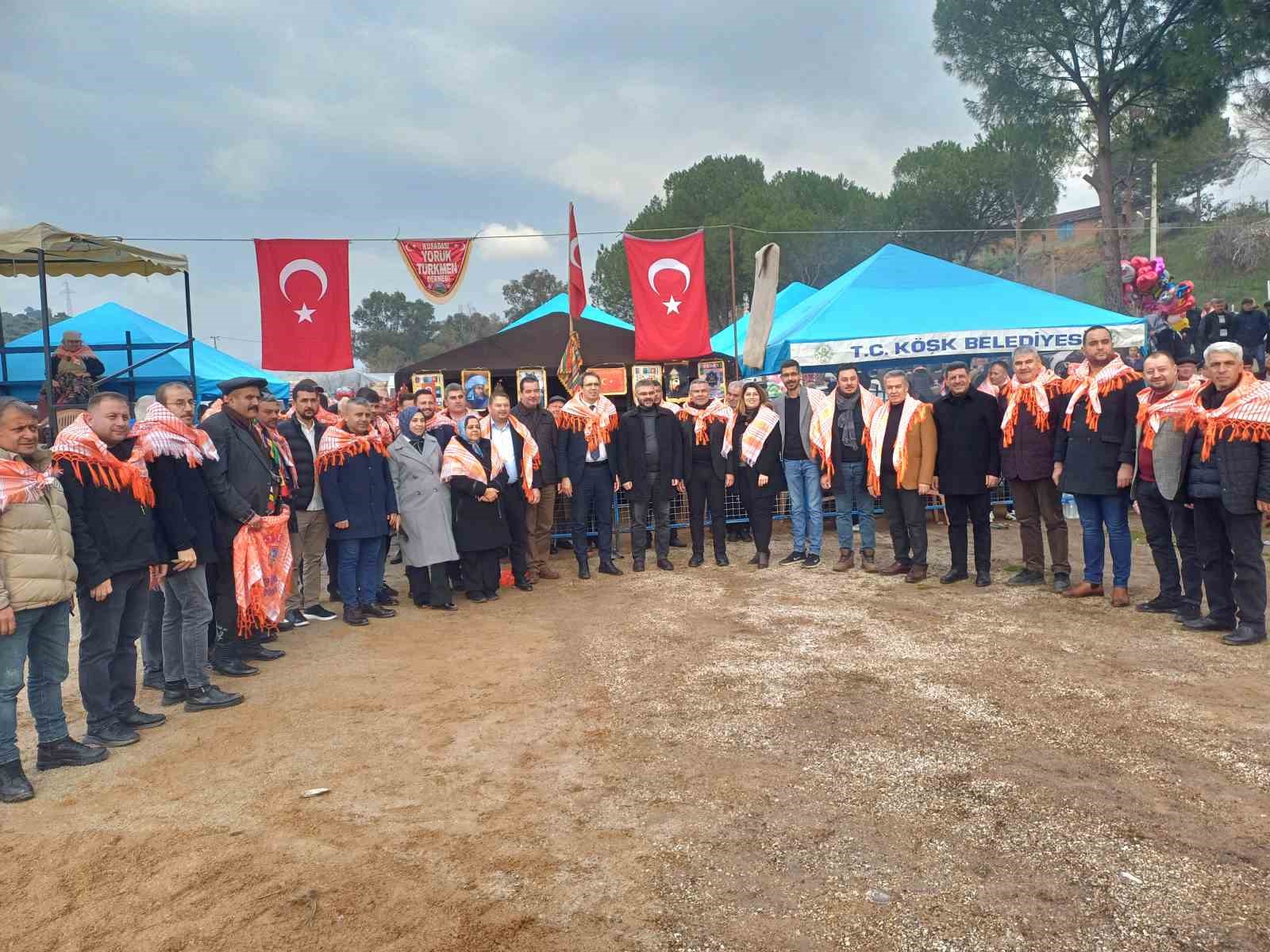 Pehlivan develer Köşk arenasında kozlarını paylaaştı
