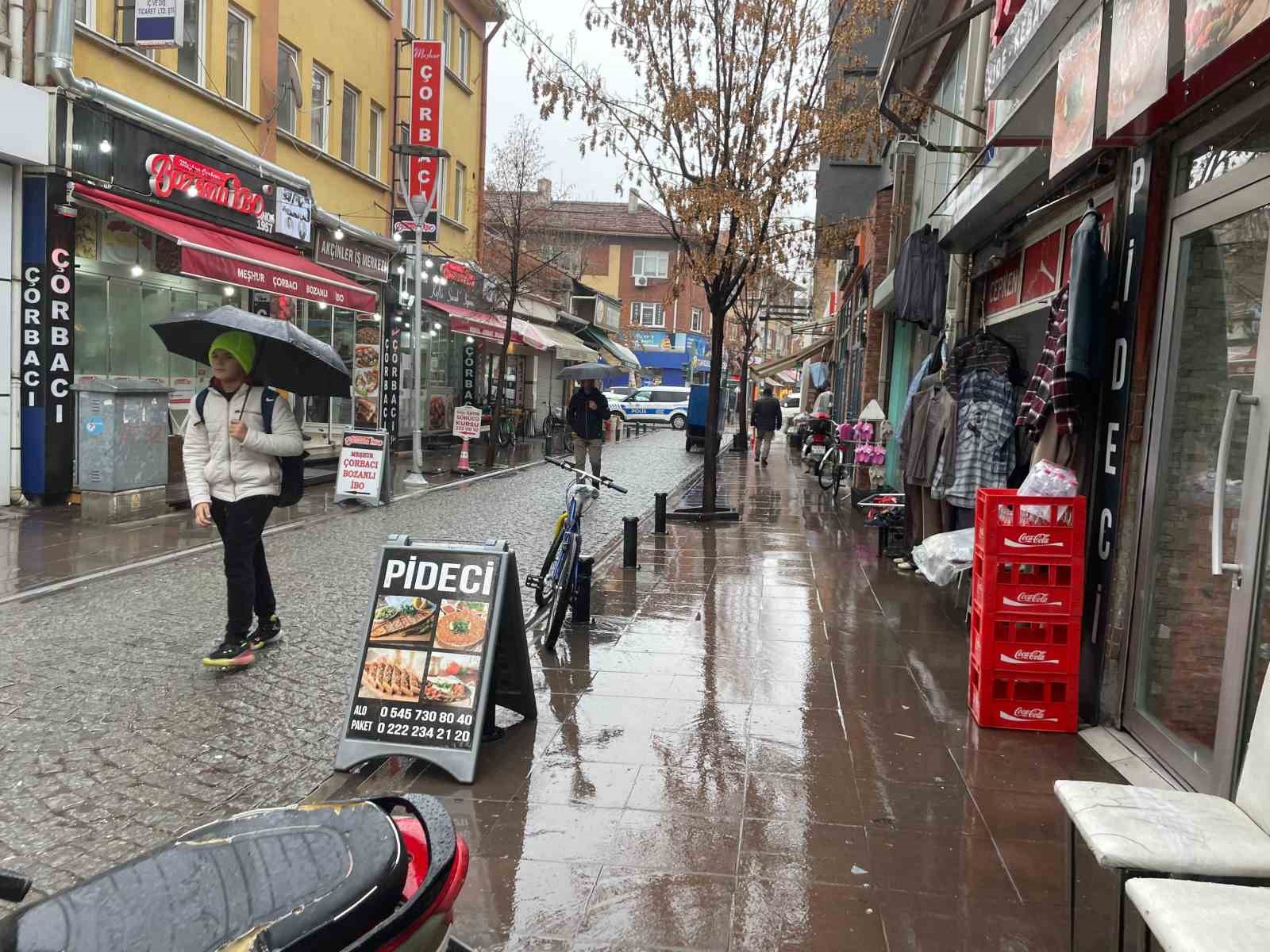 Eskişehir’de yağmur kent merkezinde yoğunluğu azalttı
