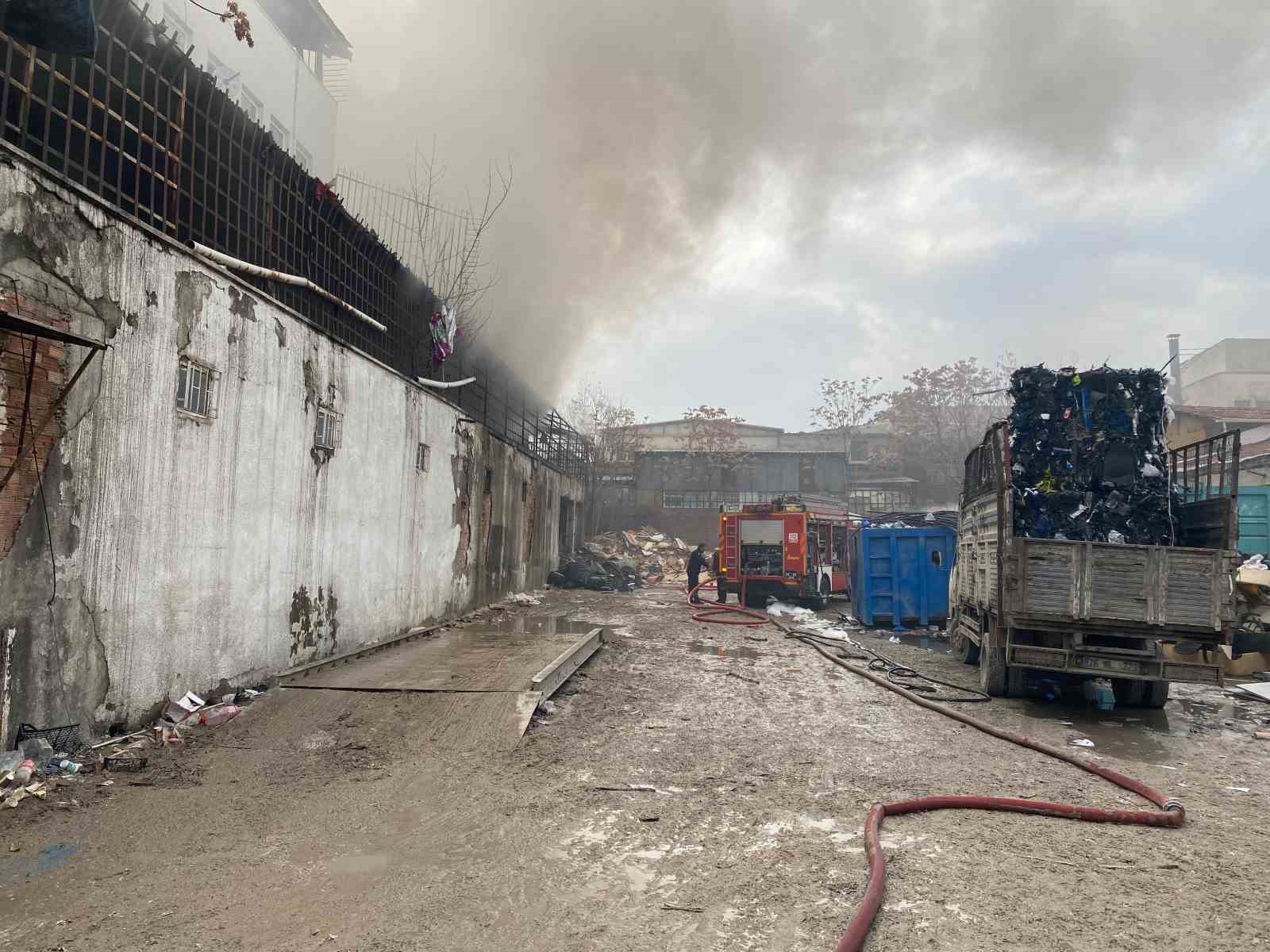 Ankara’da atık fabrikasında yangın: İtfaiye ekipleri müdahale ediyor
