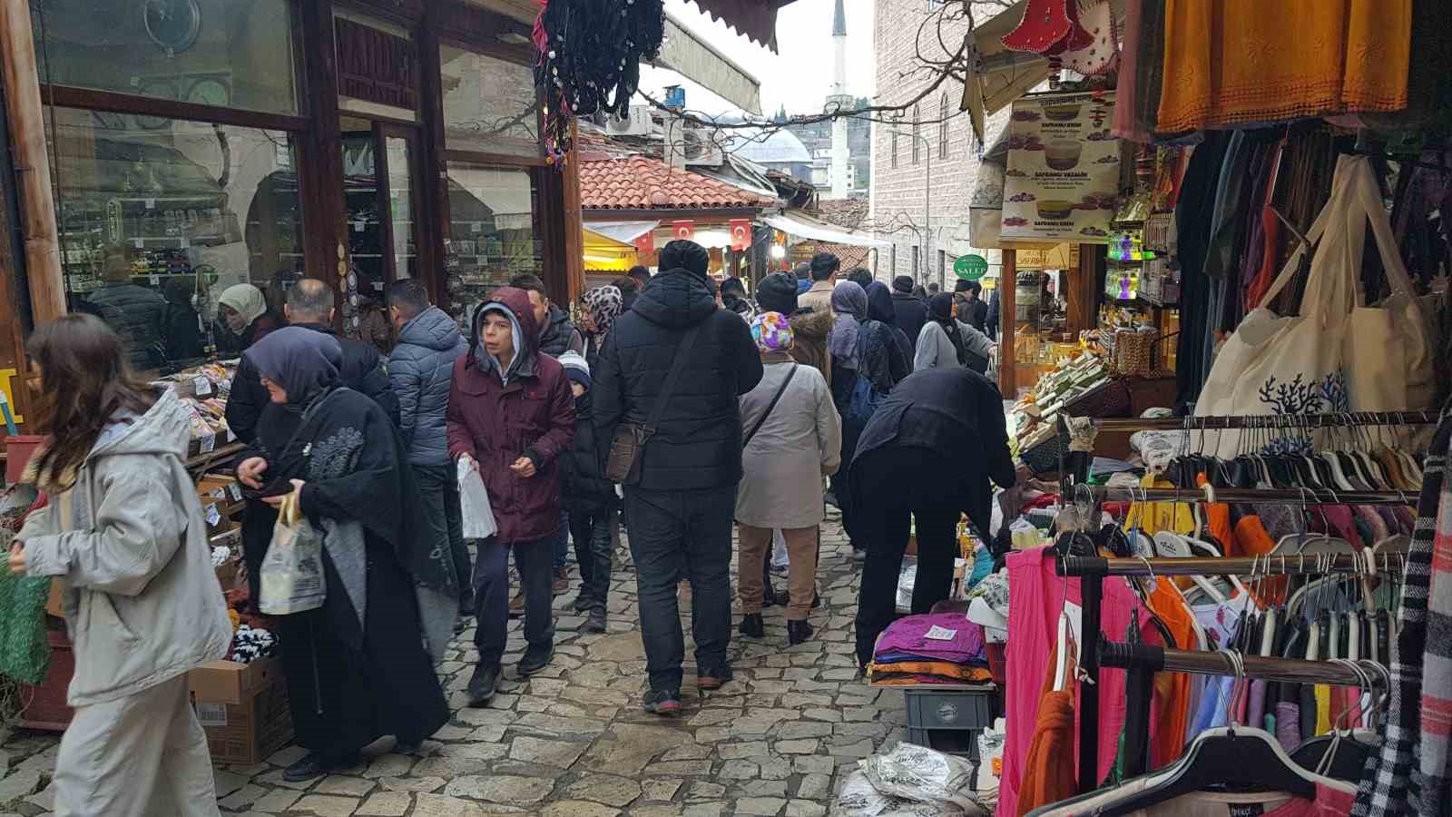 UNESCO kenti Safranbolu yılbaşı panayırıyla hareketlendi
