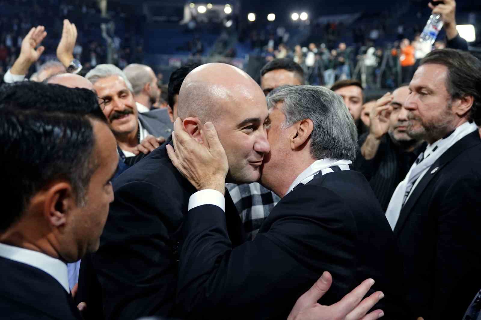 Beşiktaş’ta başkan adayları Serdal Adalı ve Hüseyin Yücel kucaklaştı
