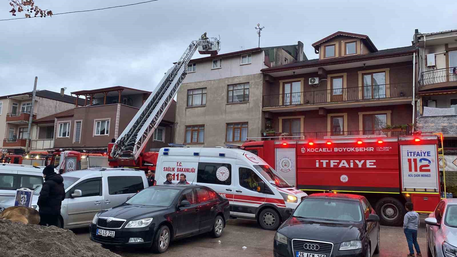 Bacadan yükselen dumanlar itfaiyeyi harekete geçirdi
