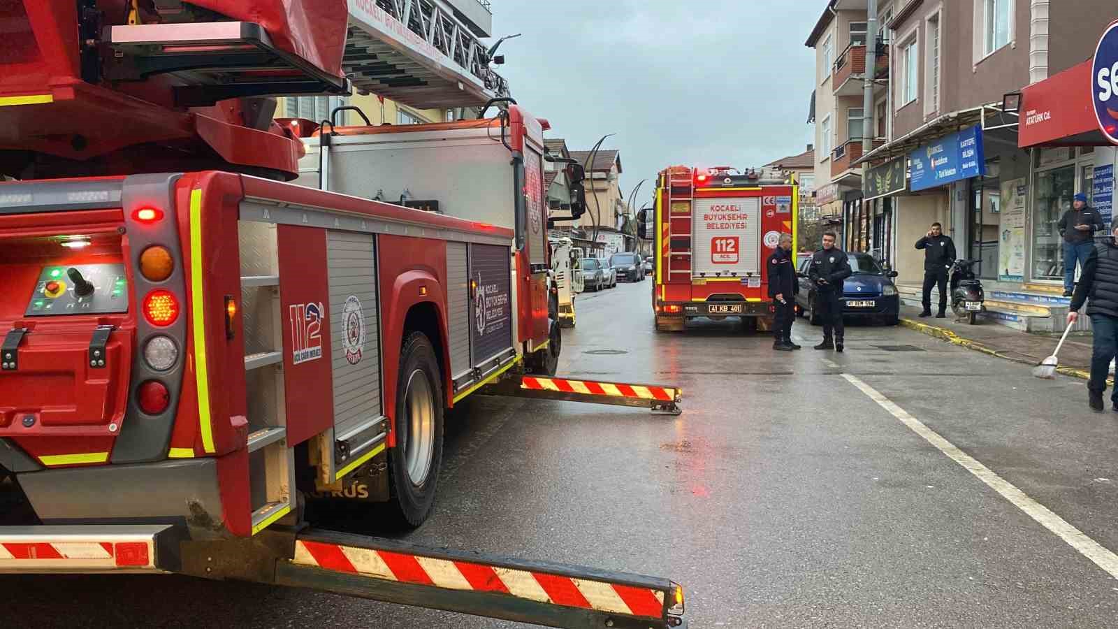 Bacadan yükselen dumanlar itfaiyeyi harekete geçirdi
