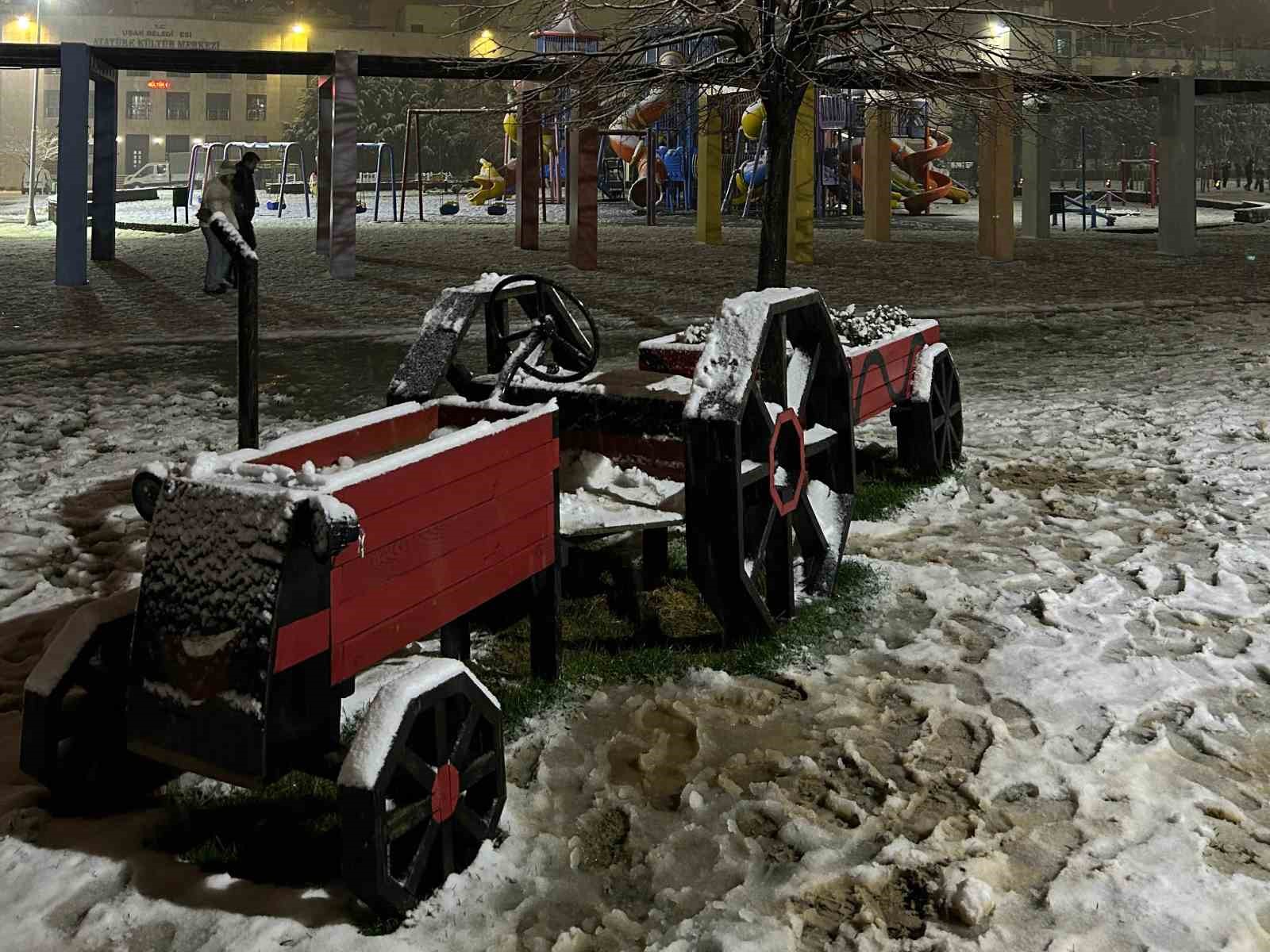 Uşaklılar karın keyfini çıkardı
