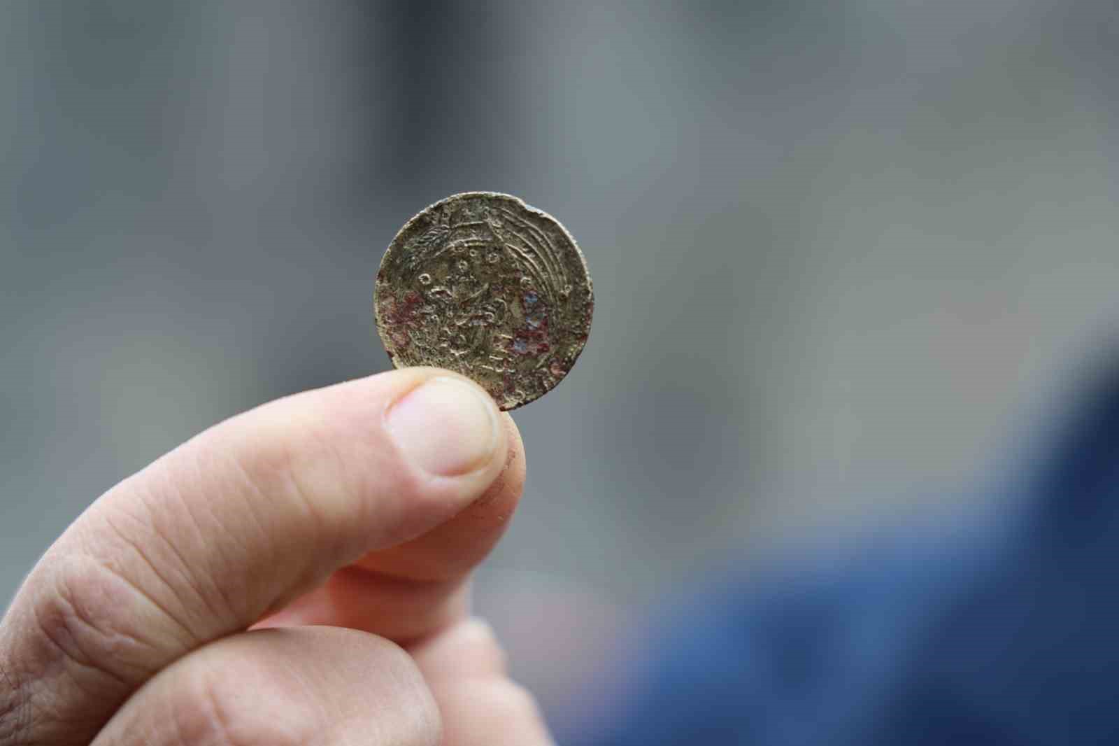 Cumhuriyet dönemi ilk paralarından Osmanlıca yazılı sikke Amida Höyük kazısında çıkarıldı
