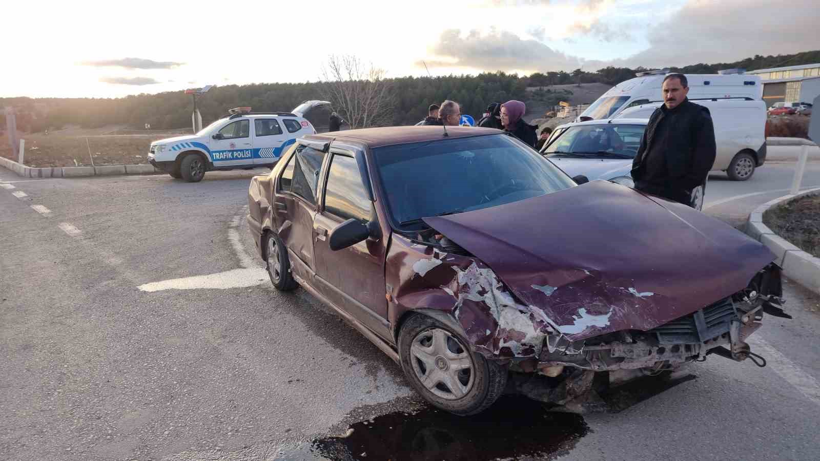 Kütahya’da o kavşakta yine kaza: 1 yaralı
