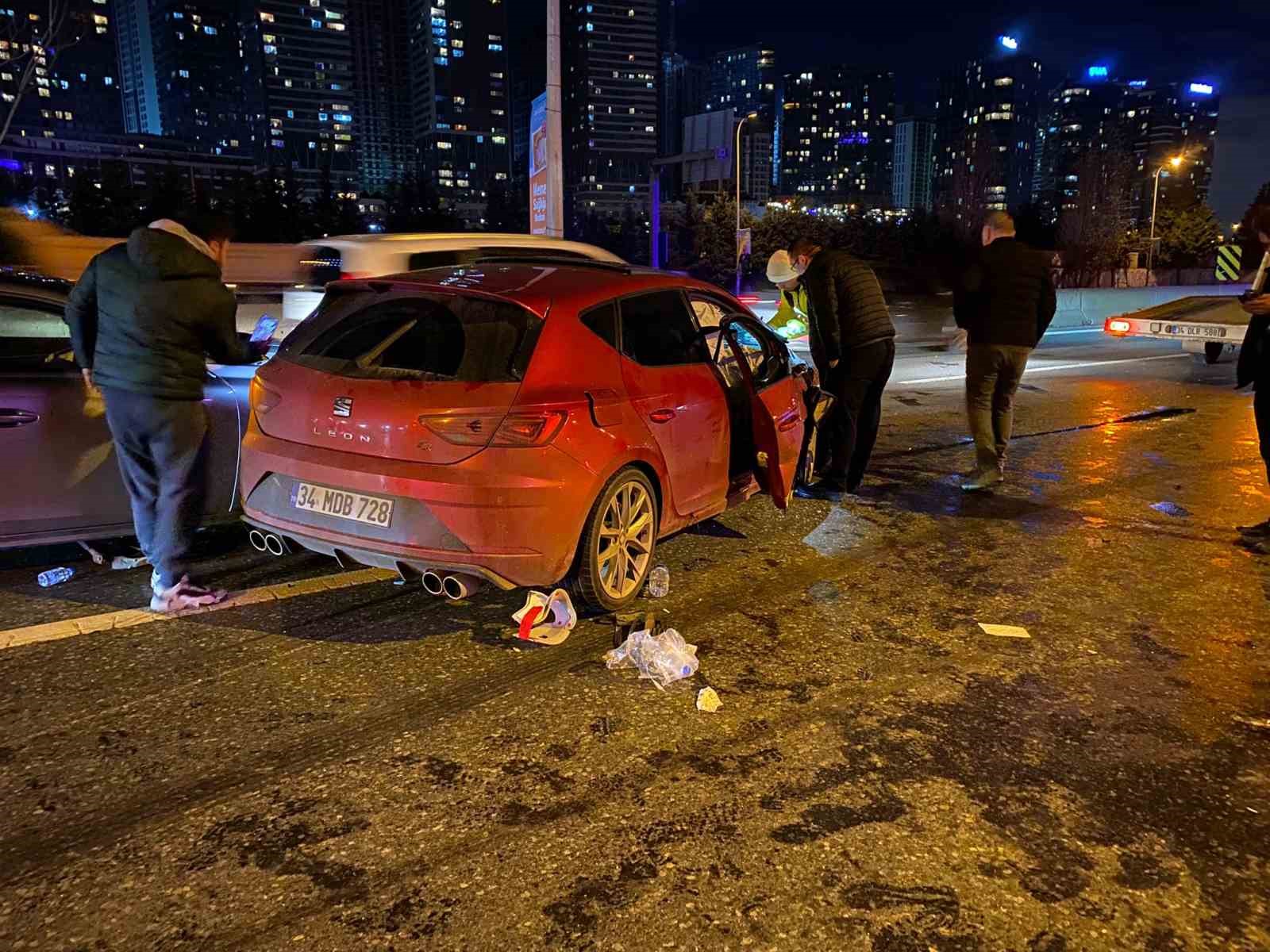 Üsküdar’da 3 araçlı zincirleme kaza: 5 yaralı
