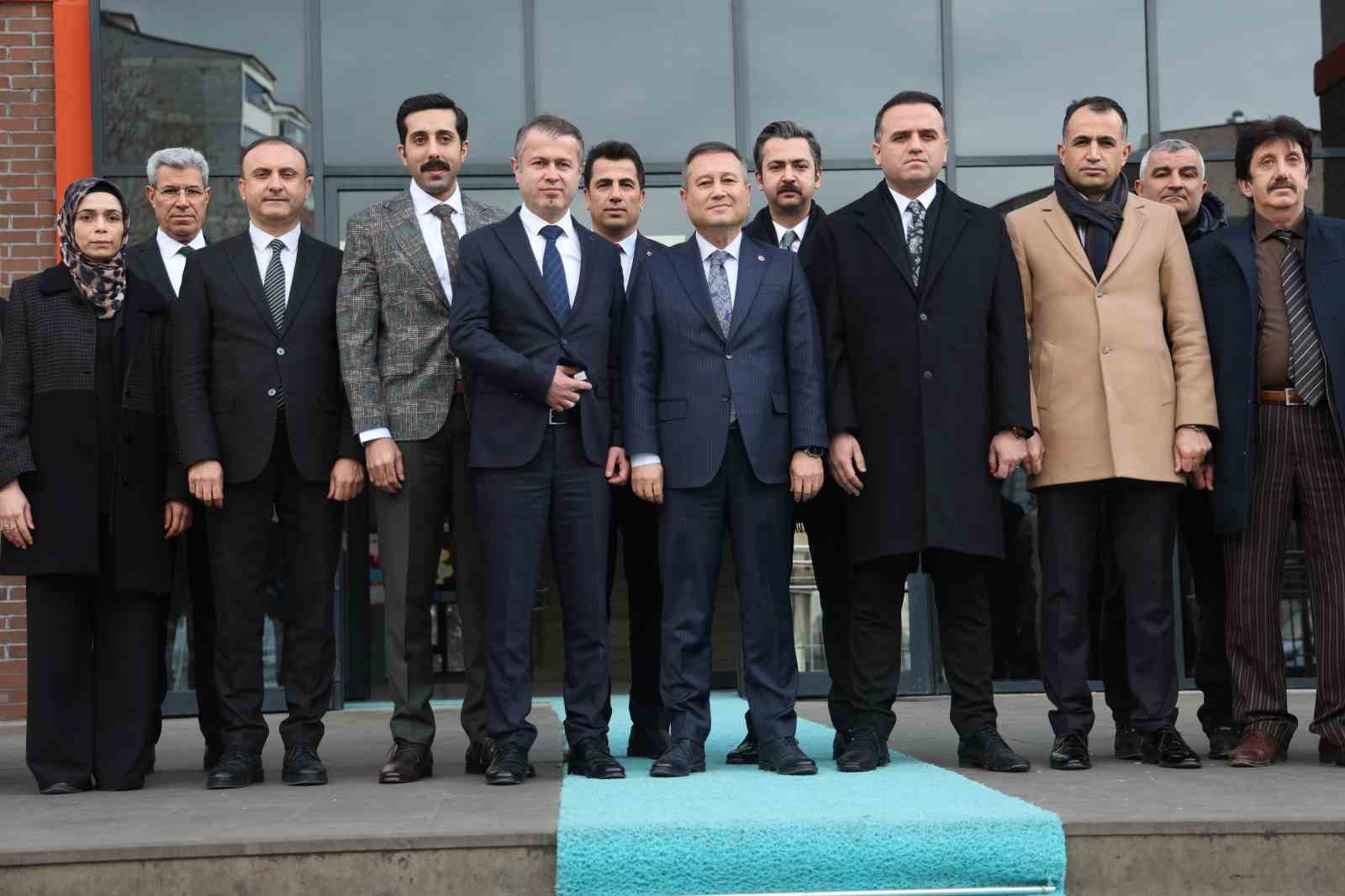 Elazığ’da yükümlüler okulu temizledi
