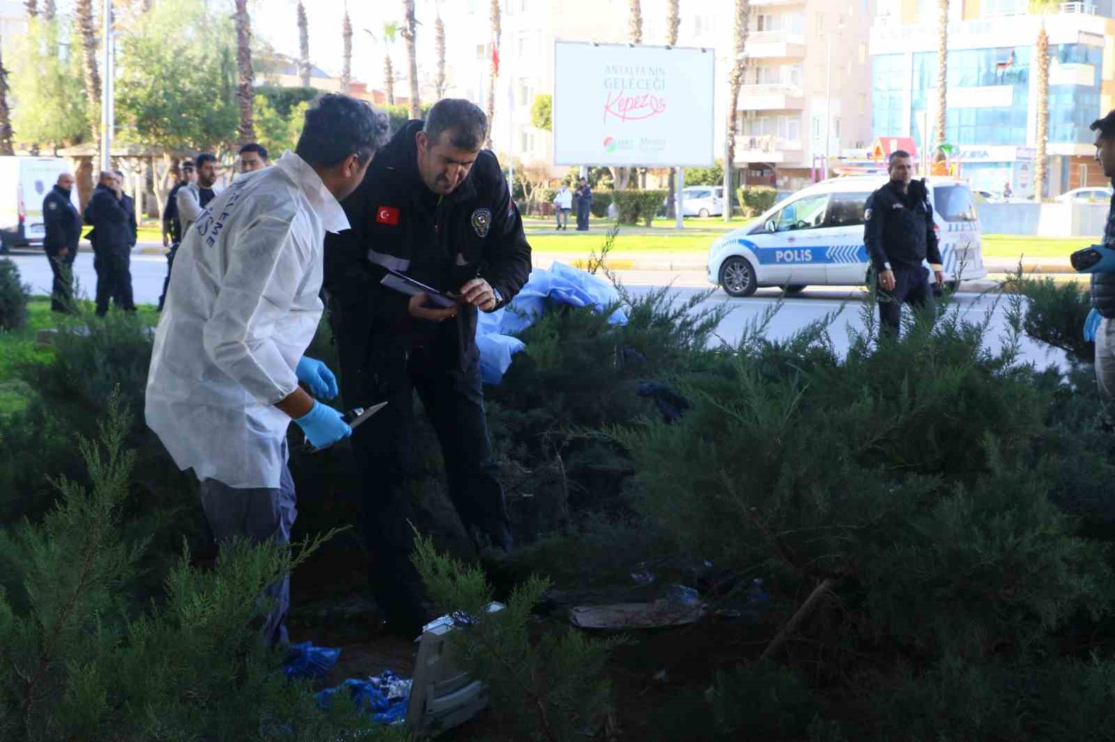 Cesedi günler sonra gelen kokuyla tesadüfen bulundu
