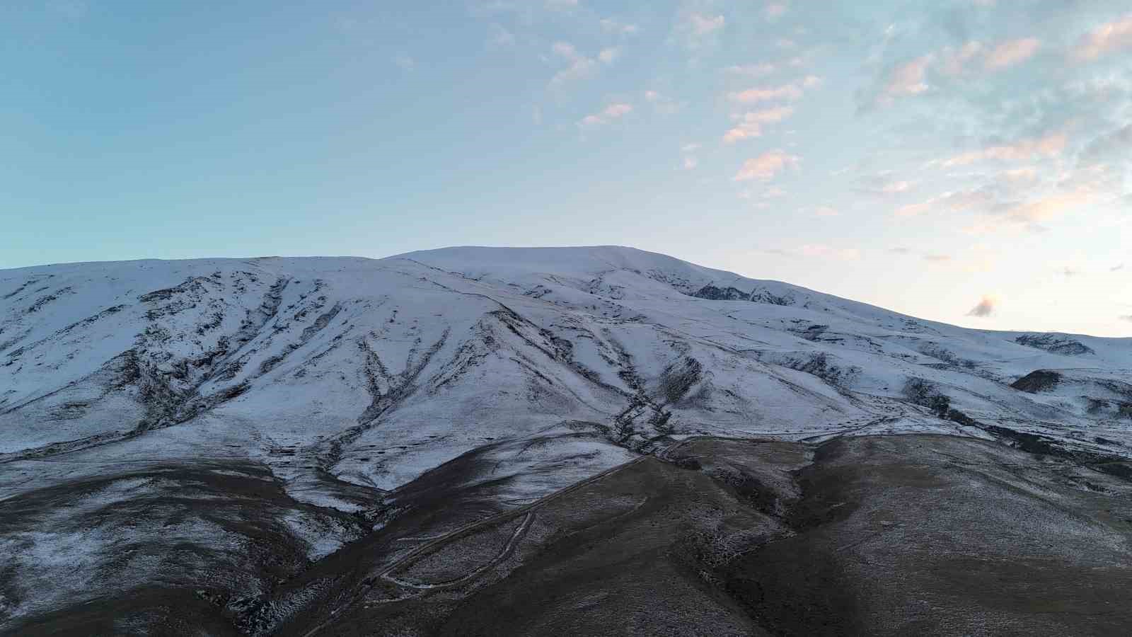 Iğdır’da yeterince kar yağışı alamayan dağlar dron ile görüntülendi
