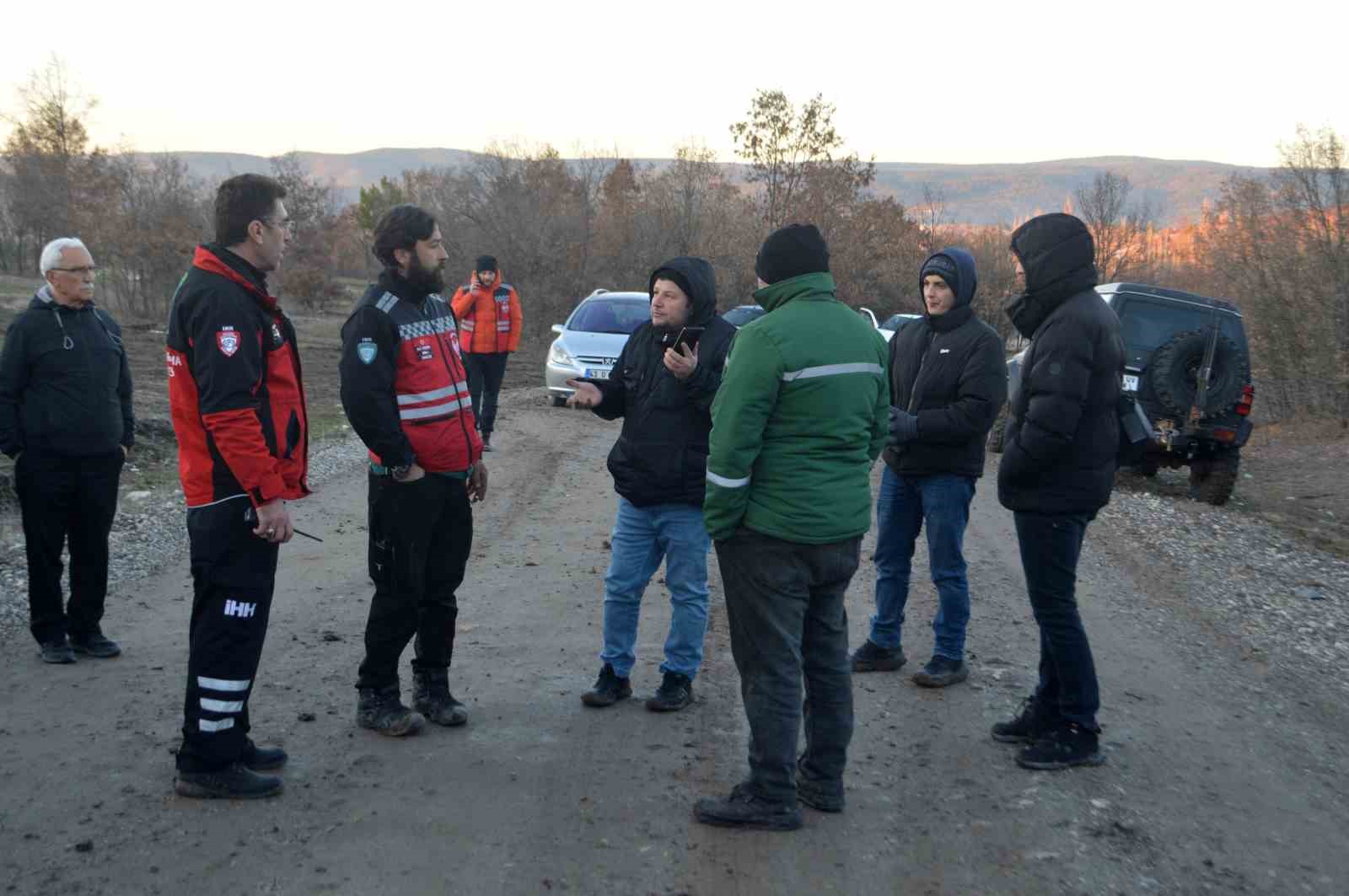 Tavşanlı’da kayıp yaşlı adamı arama çalışmaları sürüyor
