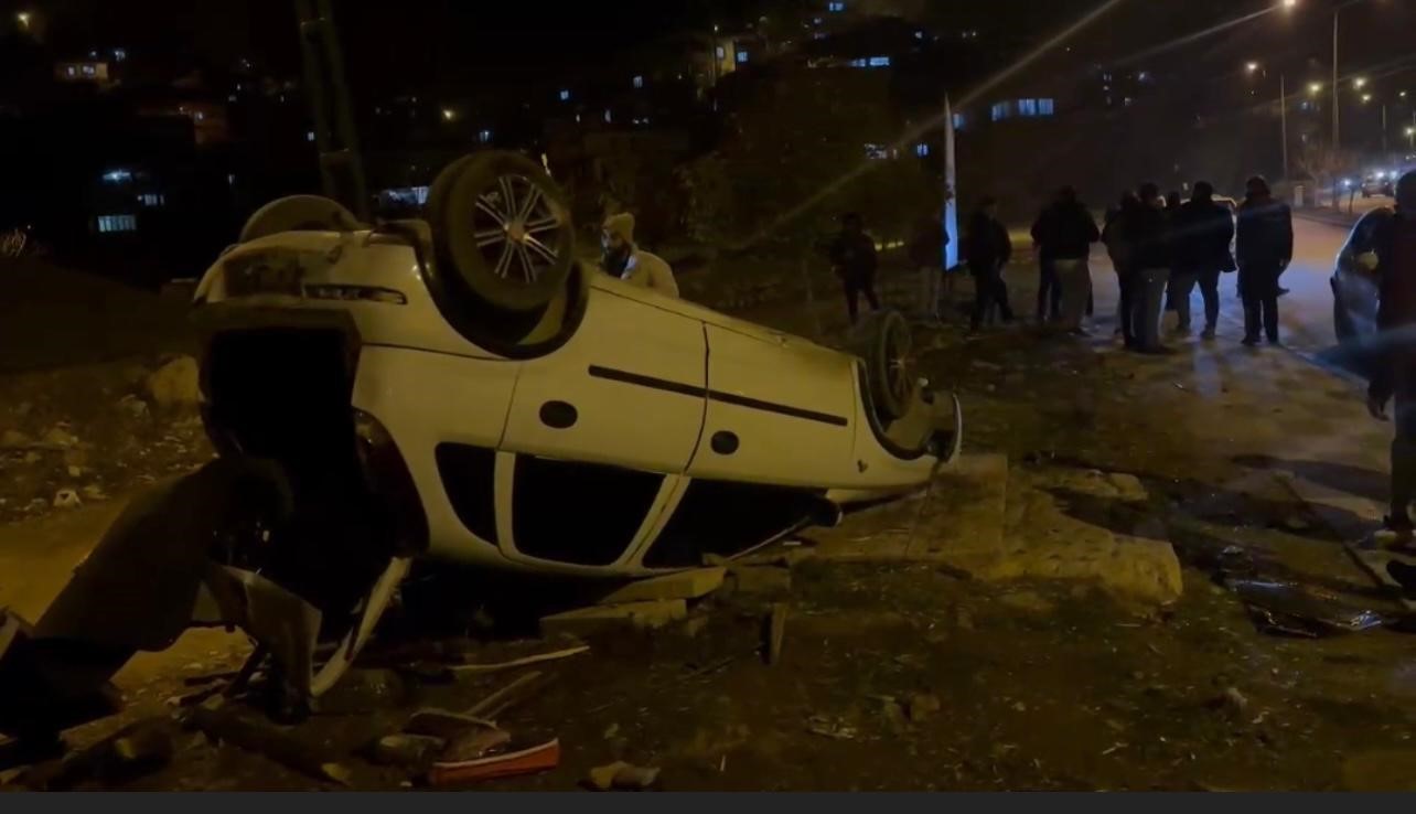 Osmaniye’de park halindeki araca çarpan otomobil takla attı: 1 yaralı
