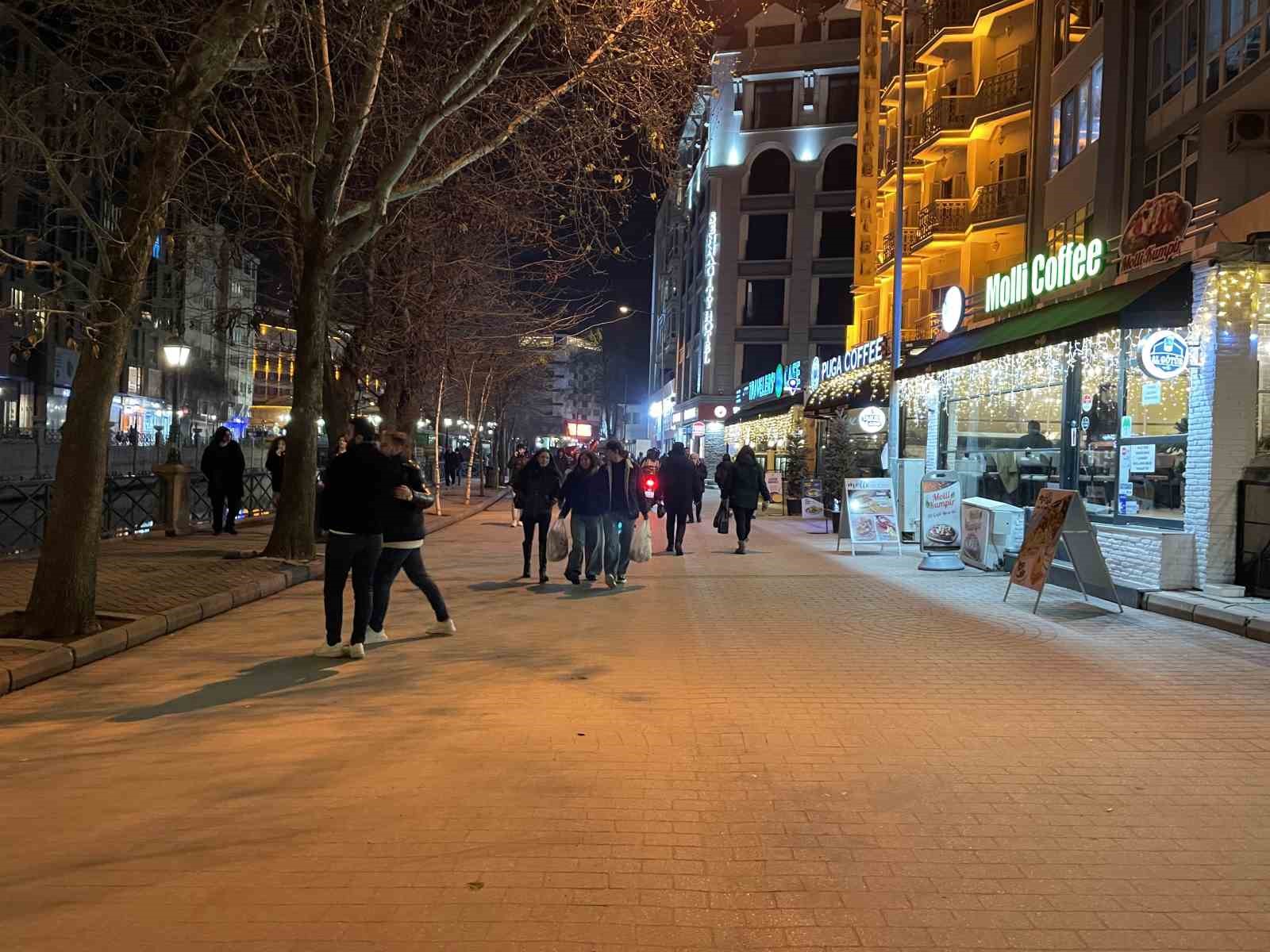 Yılbaşı öncesi kent merkezinde beklenen yoğunluk oluşmadı
