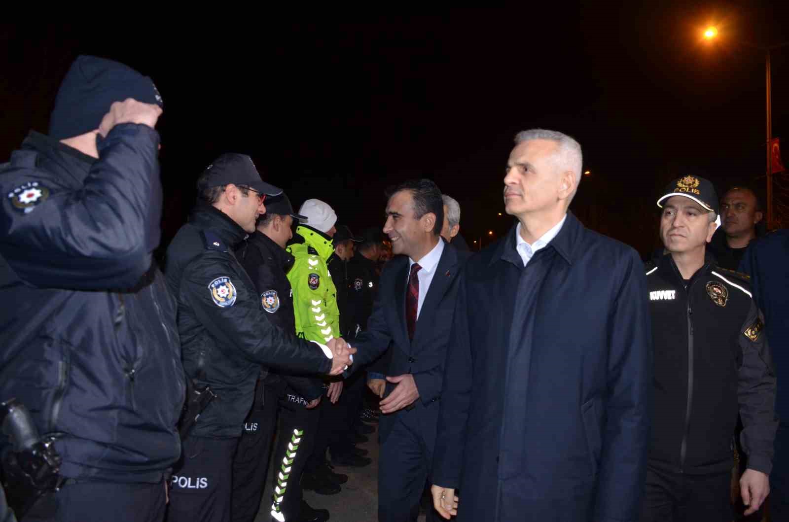 Karaman Valisi Çiçekli, yeni yıla kurumları ziyaret ederek girdi
