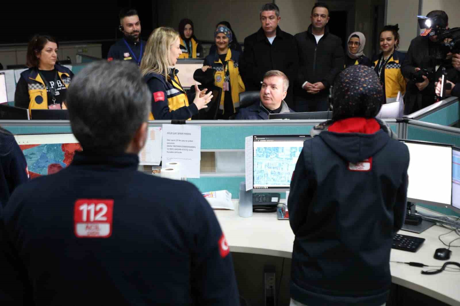 Erzincan Valisi Aydoğdu, yeni yılı güvenlik ve sağlık ekipleriyle karşıladı
