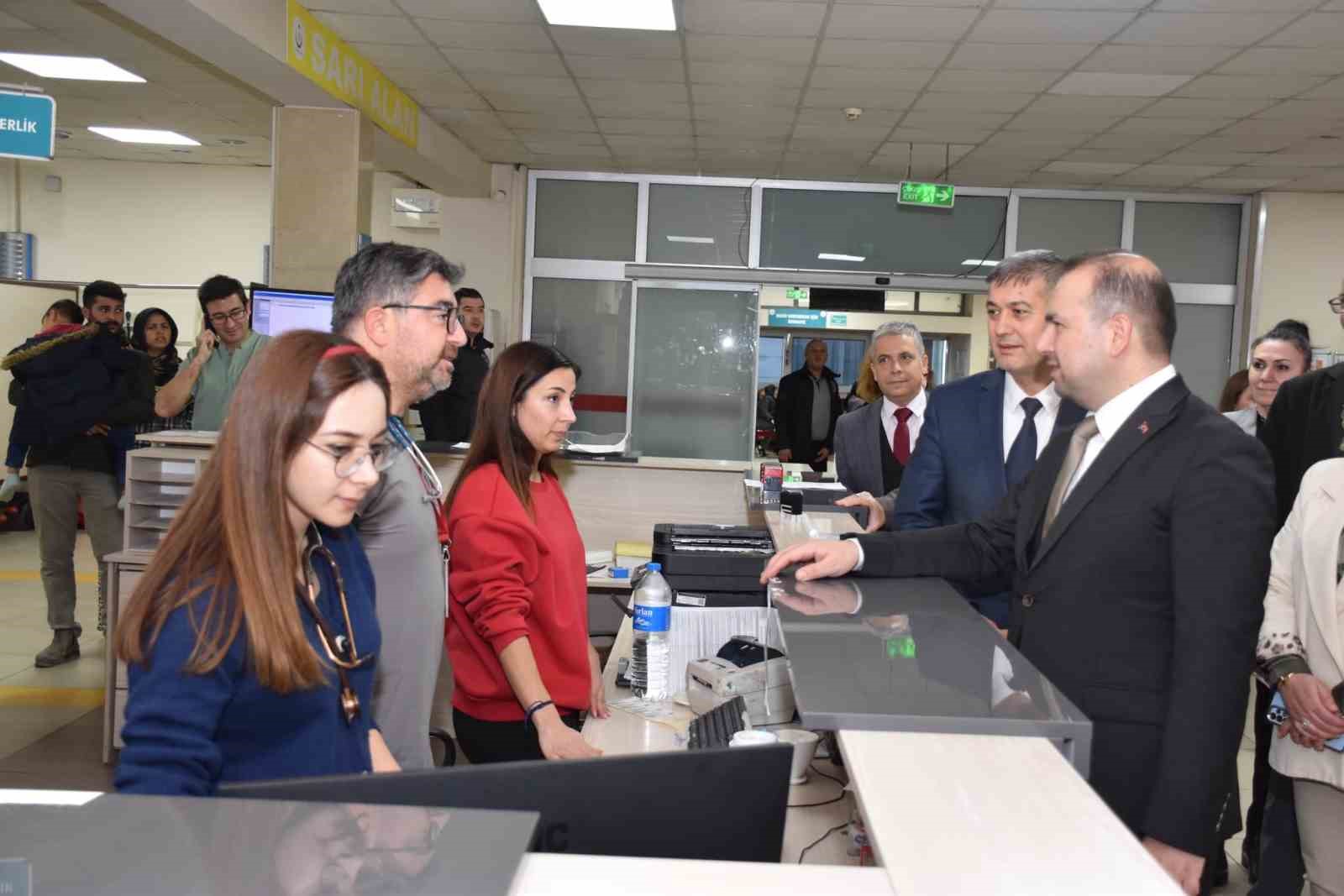 Aydın İl Sağlık Müdürü Şenkul, sağlık çalışanlarının yeni yılını kutladı
