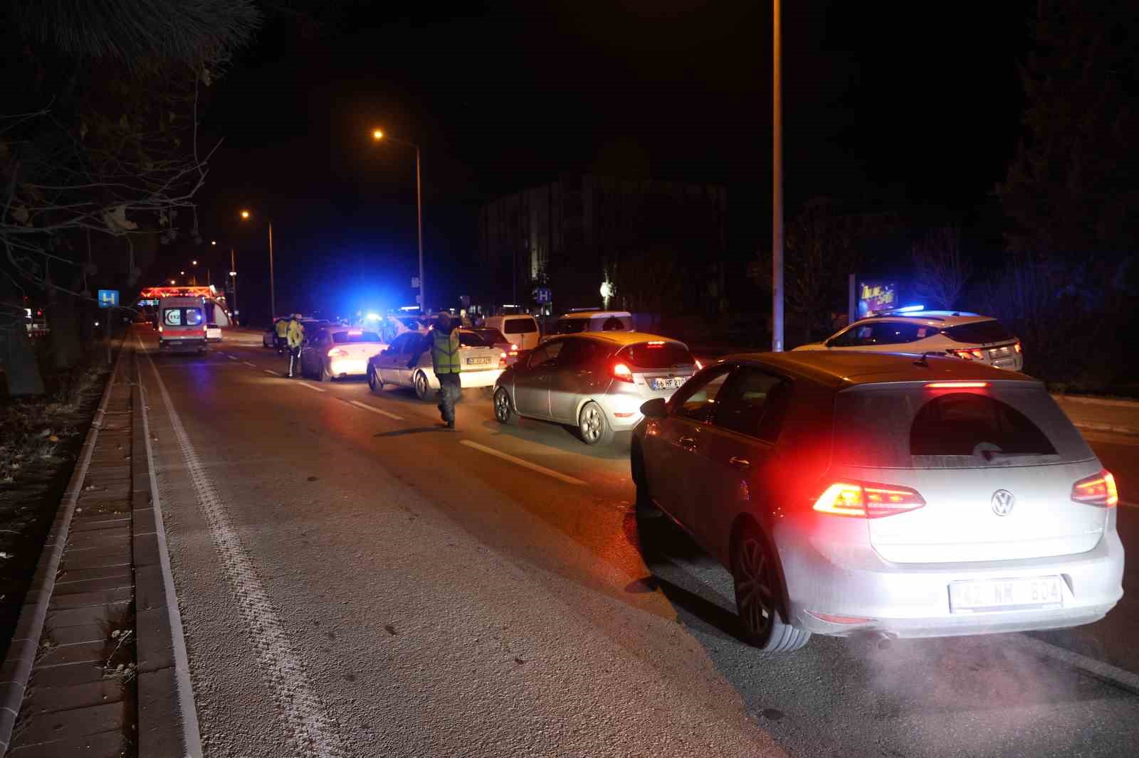 Alkollü sürücü ile yer değiştirdi, fark edip asıl sürücüye ceza kesen polise “İtiraz etmiyoruz ayıp” dedi
