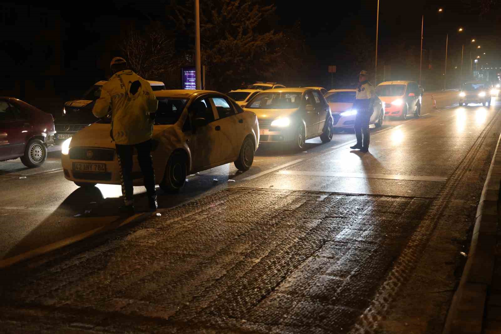 Alkollü sürücü ile yer değiştirdi, fark edip asıl sürücüye ceza kesen polise “İtiraz etmiyoruz ayıp” dedi
