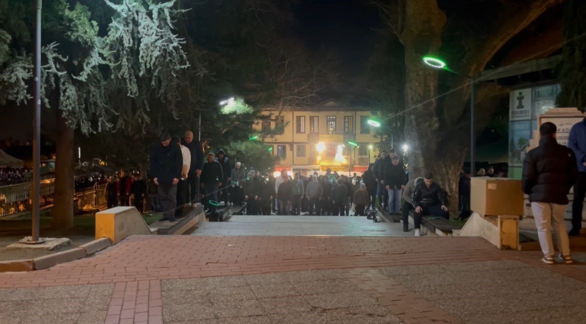 Yılın ilk sabah namazında binlerce vatandaş Ulucami’ye akın etti
