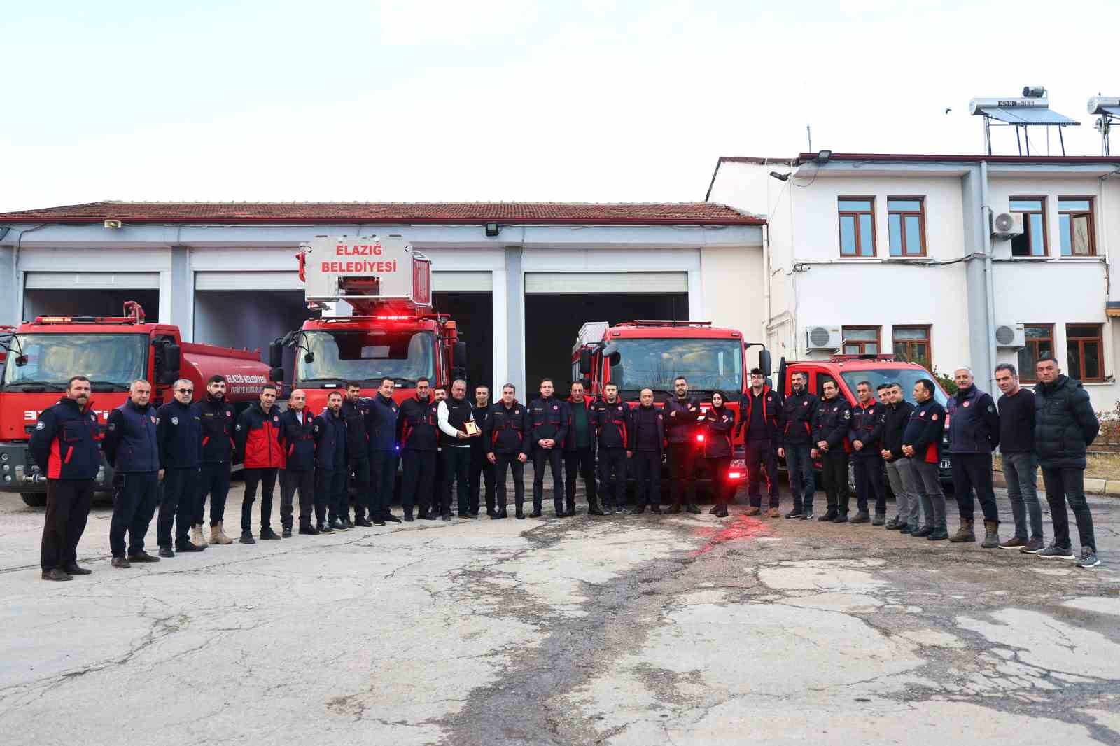 Türkiye’nin en uzun süre itfaiye müdürlüğünü yapan Başgün, emekliye ayrıldı
