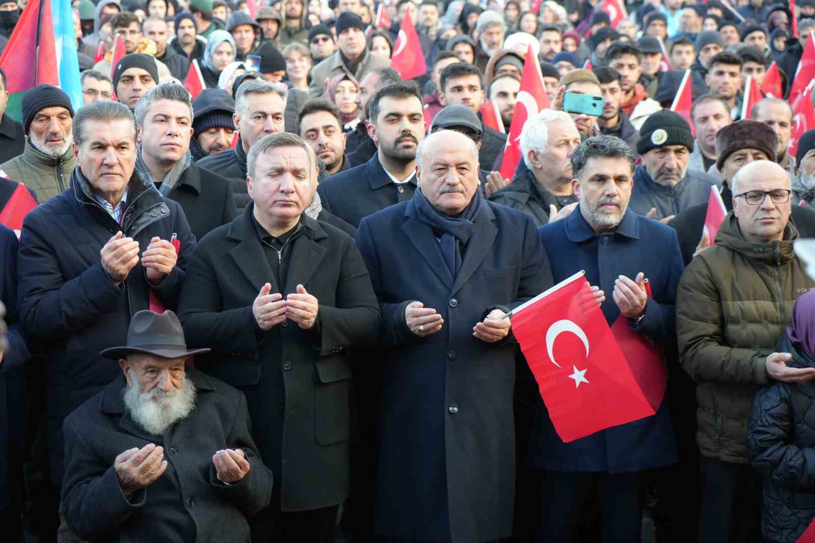 Üç ayların bereketi Terzibaba Camii’nde başladı
