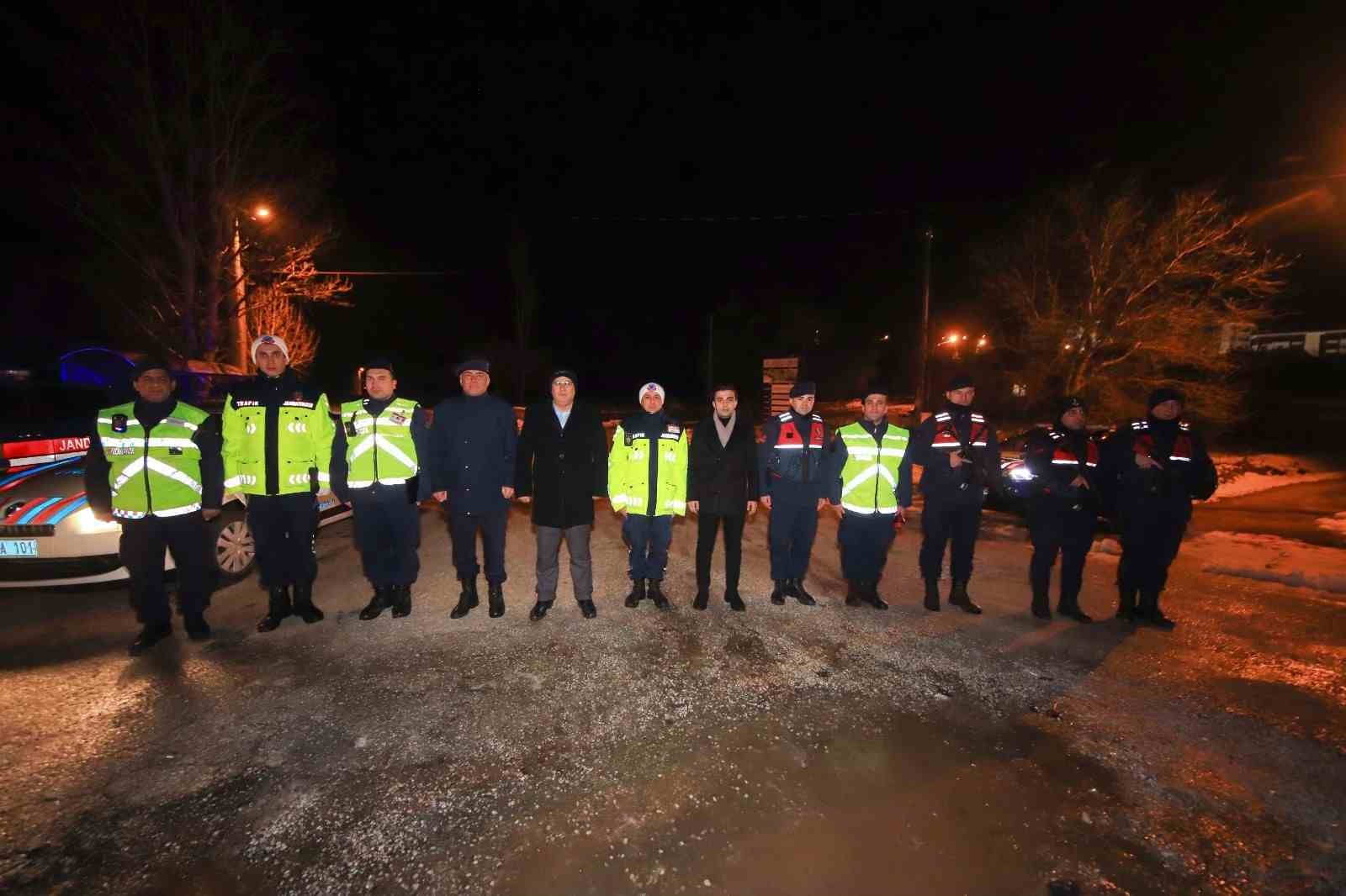 Çameli protokolü yeni yıla görev başında giren personeli yalnız bırakmadı
