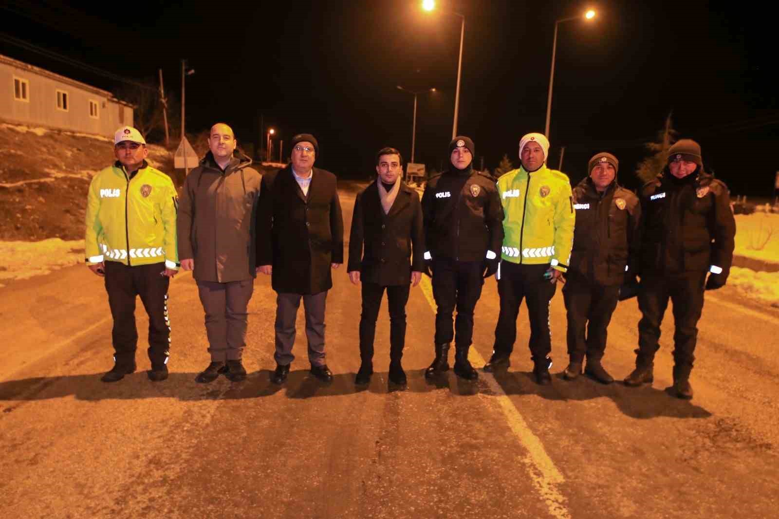 Çameli protokolü yeni yıla görev başında giren personeli yalnız bırakmadı
