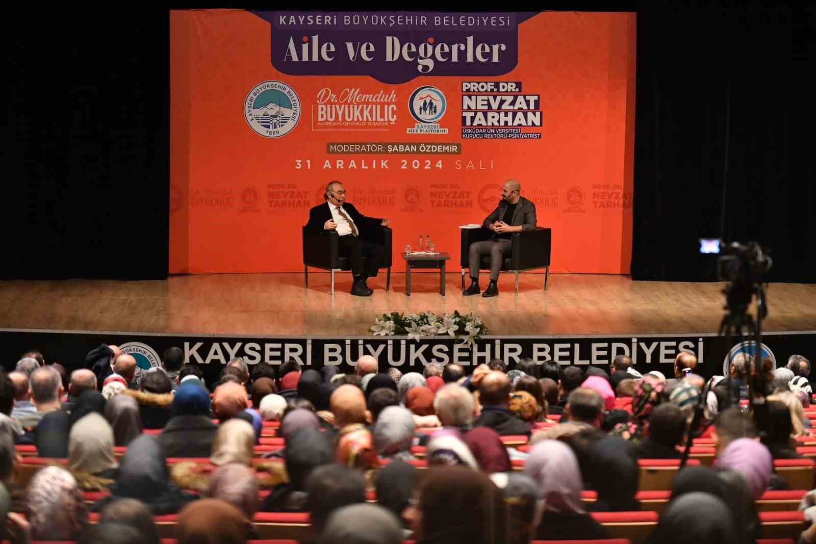 Başkan Büyükkılıç, Aile ve Değerler Konferansı’na katıldı
