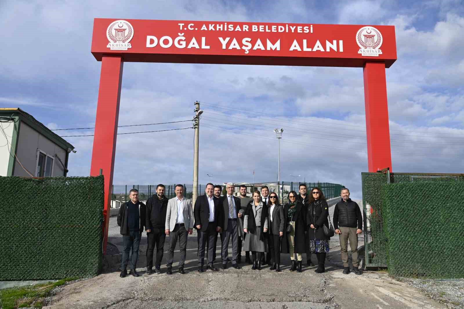 Komisyon üyeleri sokak hayvanları için Akhisar’da toplandı
