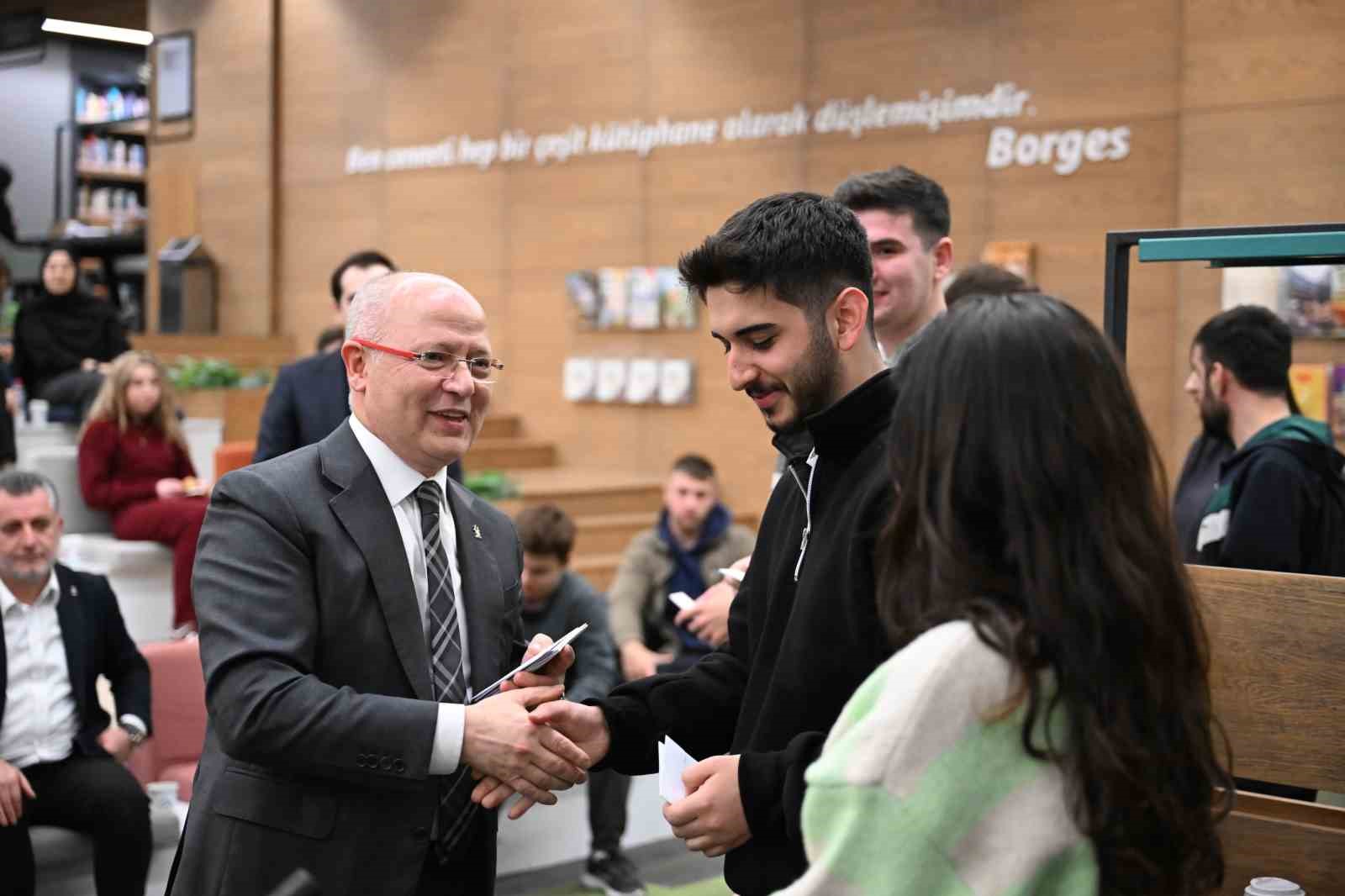 Başkan Yılmaz’dan uyumayan öğrencilere ziyaret
