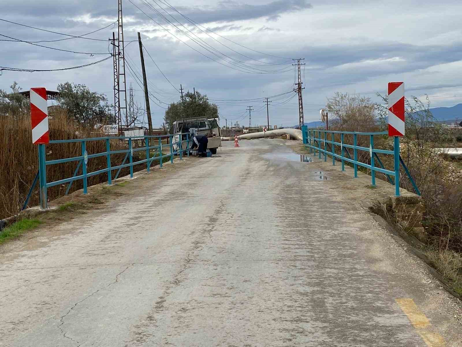 Salihli ve Alaşehir’de köprü korkulukları yenilendi
