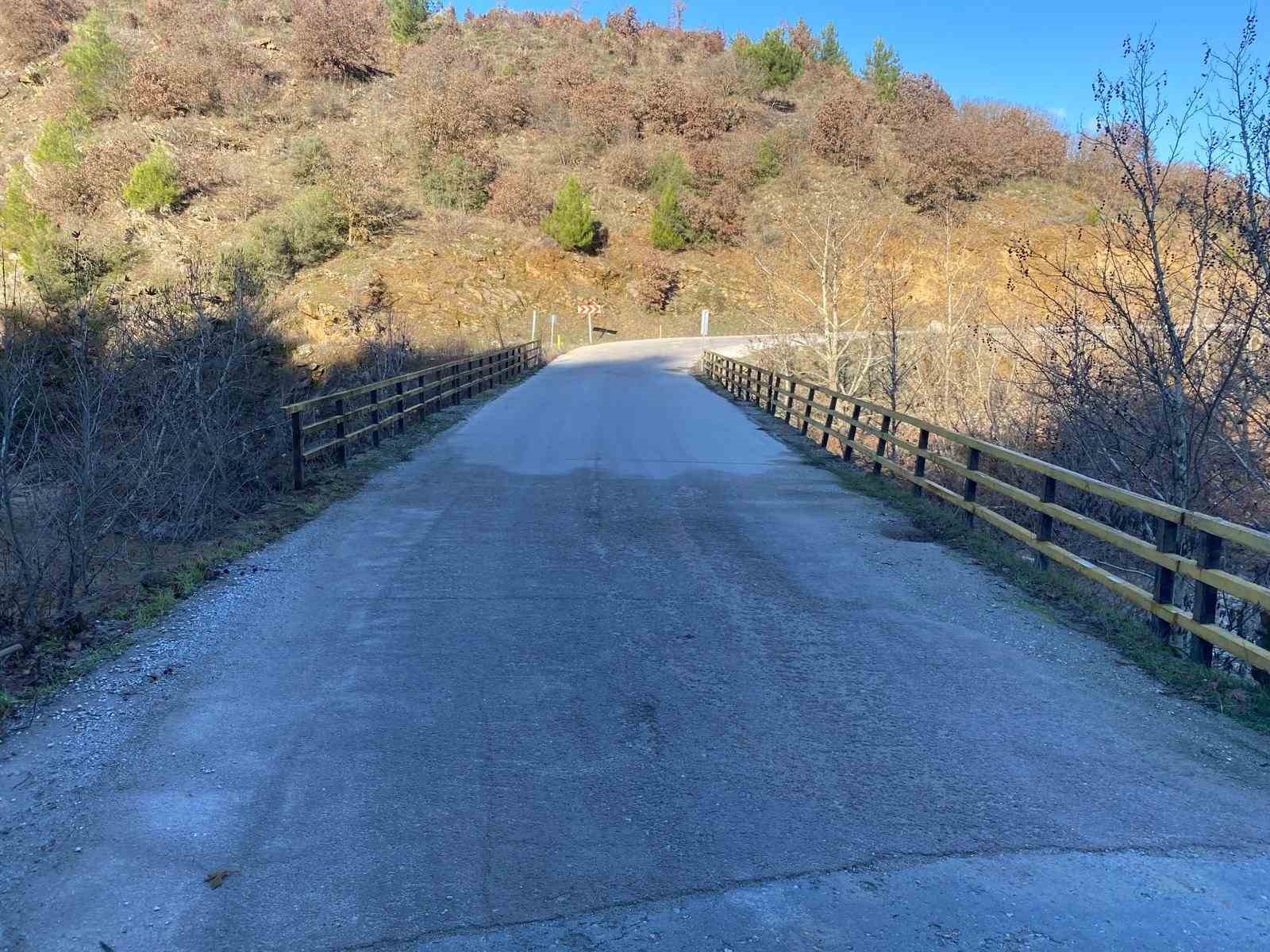 Salihli ve Alaşehir’de köprü korkulukları yenilendi
