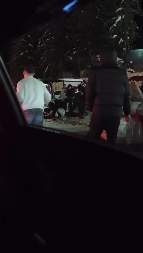 4 kişinin tekmeli yumruklu saldırısına uğradı, jandarma kurtardı
