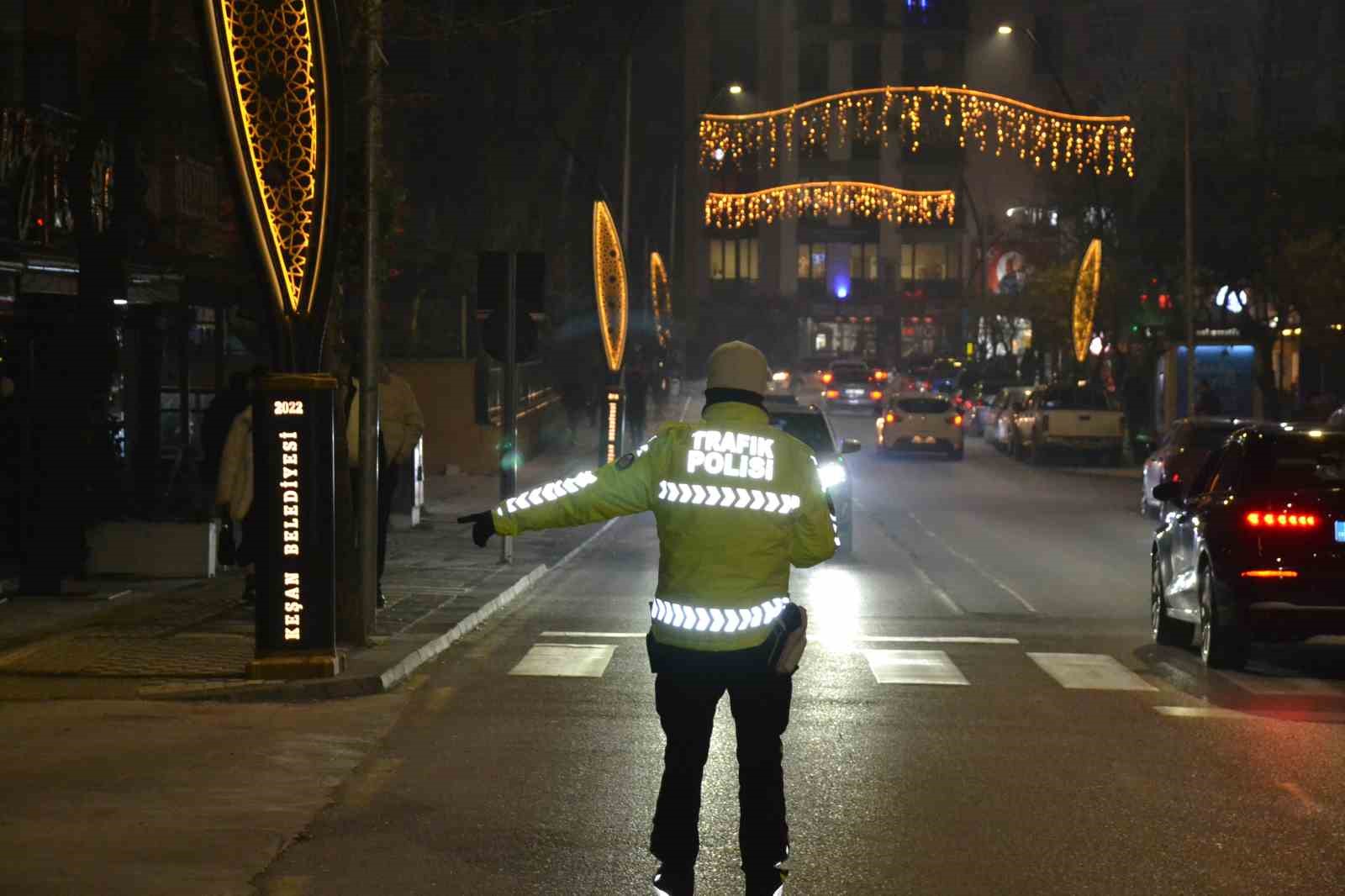 Edirne’de 3 adet ruhsatsız av tüfeği ele geçirildi
