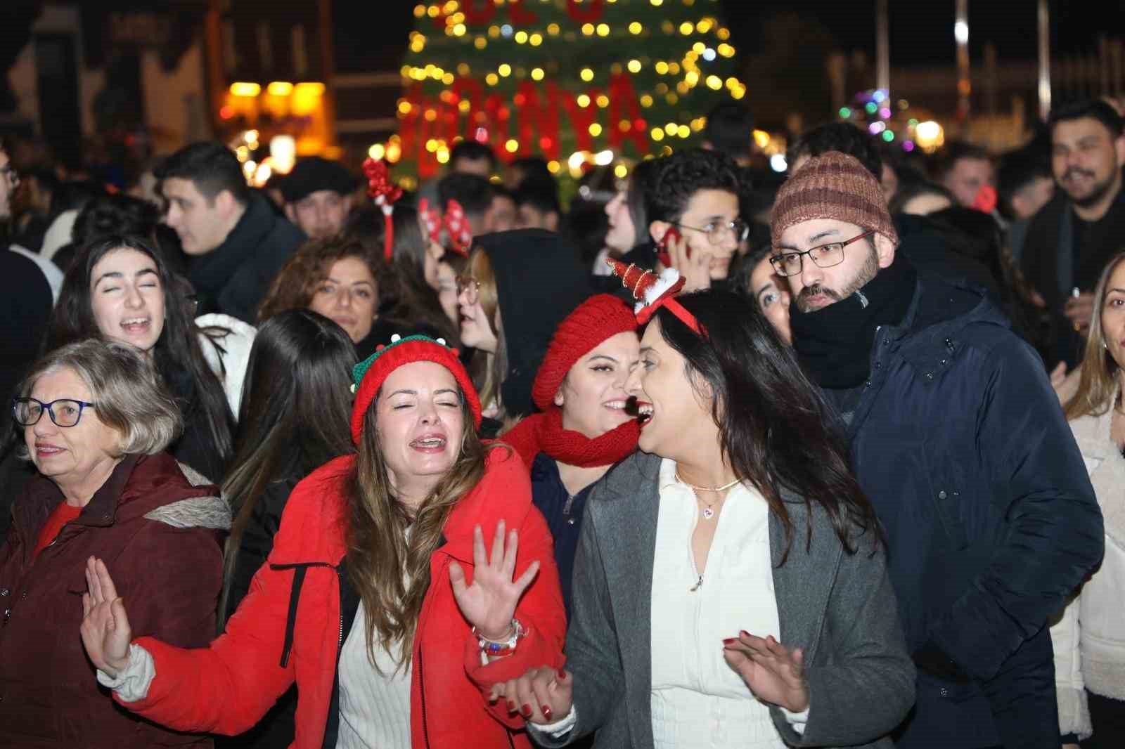 Mütareke meydanında yeni yıl çoşkusu
