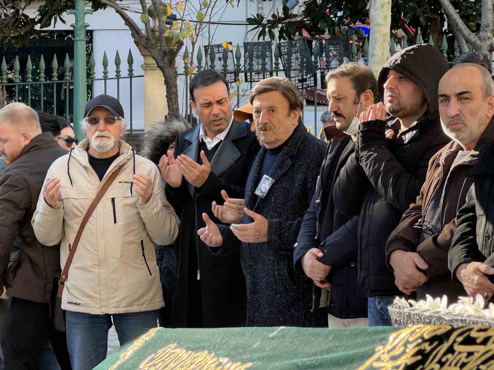 Türk sanat müziği sanatçısı Gönül Akkor son yolculuğuna uğurlandı
