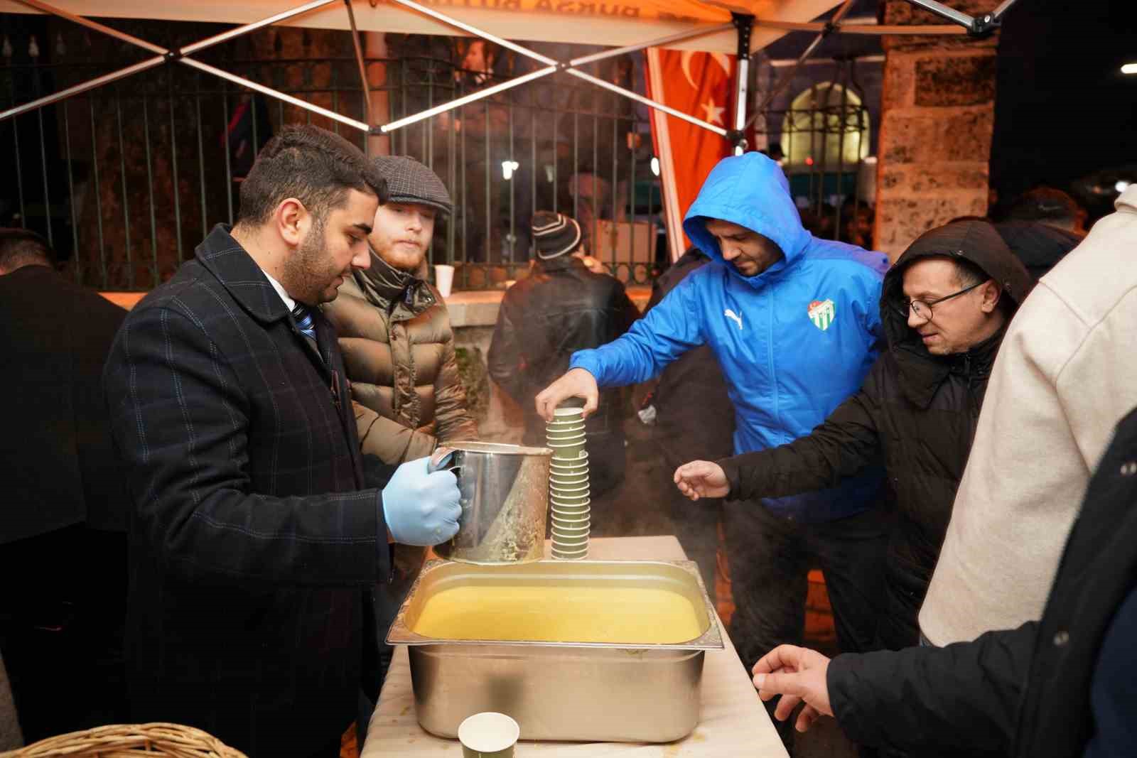 Büyükşehir’den yeni yılın ilk sabahında camilerde çorba ikramı
