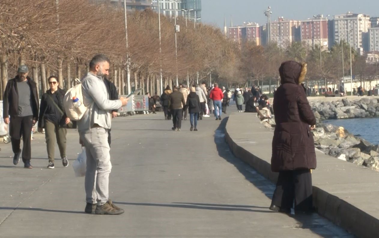 Güzel havayı fırsat bilen vatandaşlar Bakırköy sahiline akın etti
